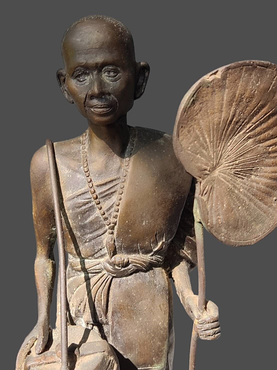 พระบูชา ครูบาศรีวิชัย เชียงใหม่ ปี2530 เนื้อทองเหลือง ผิวหิ้ง หล่อหนา มีน้ำหนัก ขนาดสูง 13 นิ้ว