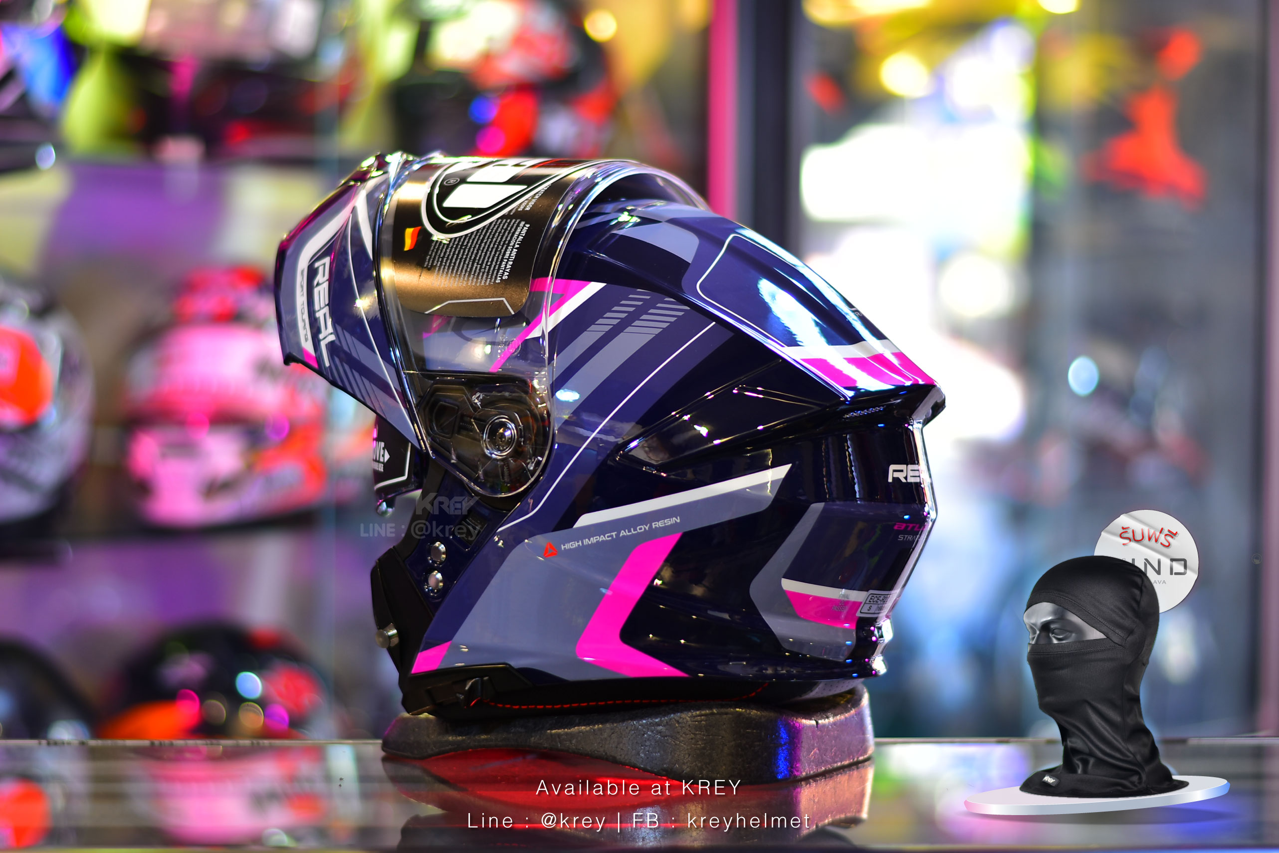 Real model Atlas Stratus Dark Blue Pink