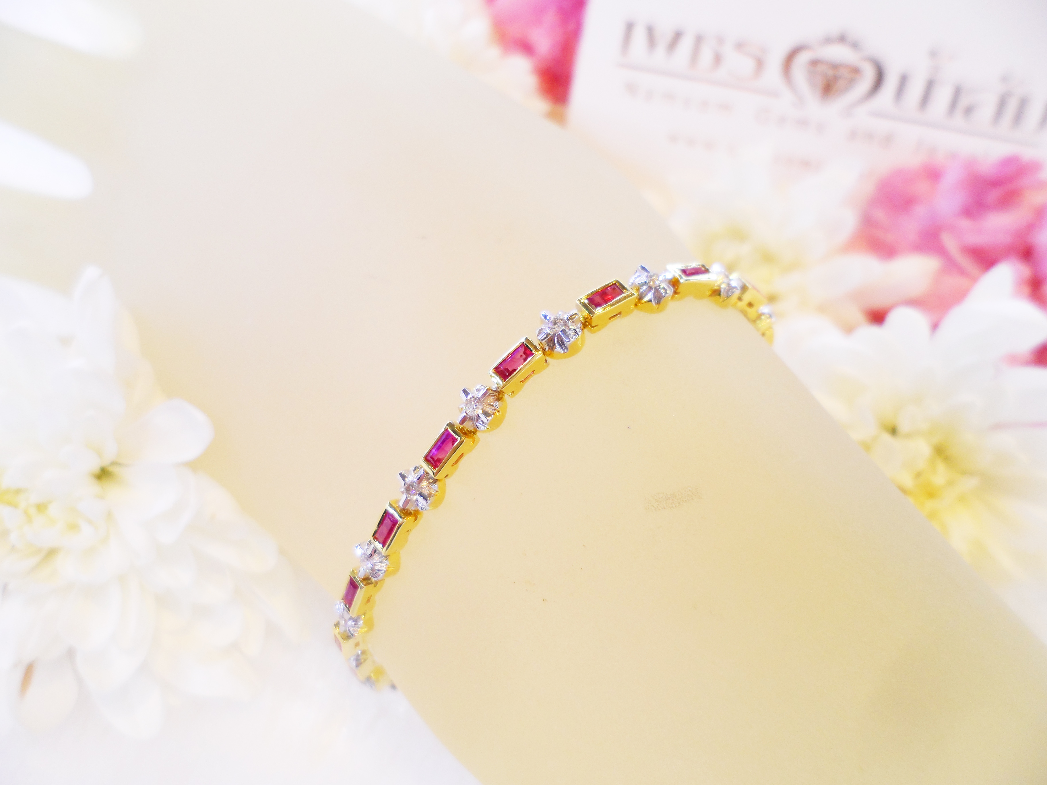 สร้อยข้อมือพลอยทับทิมสีสวย น้ำงาม สลับด้วยเพชรแท้ แบบเก๋ทันสมัย