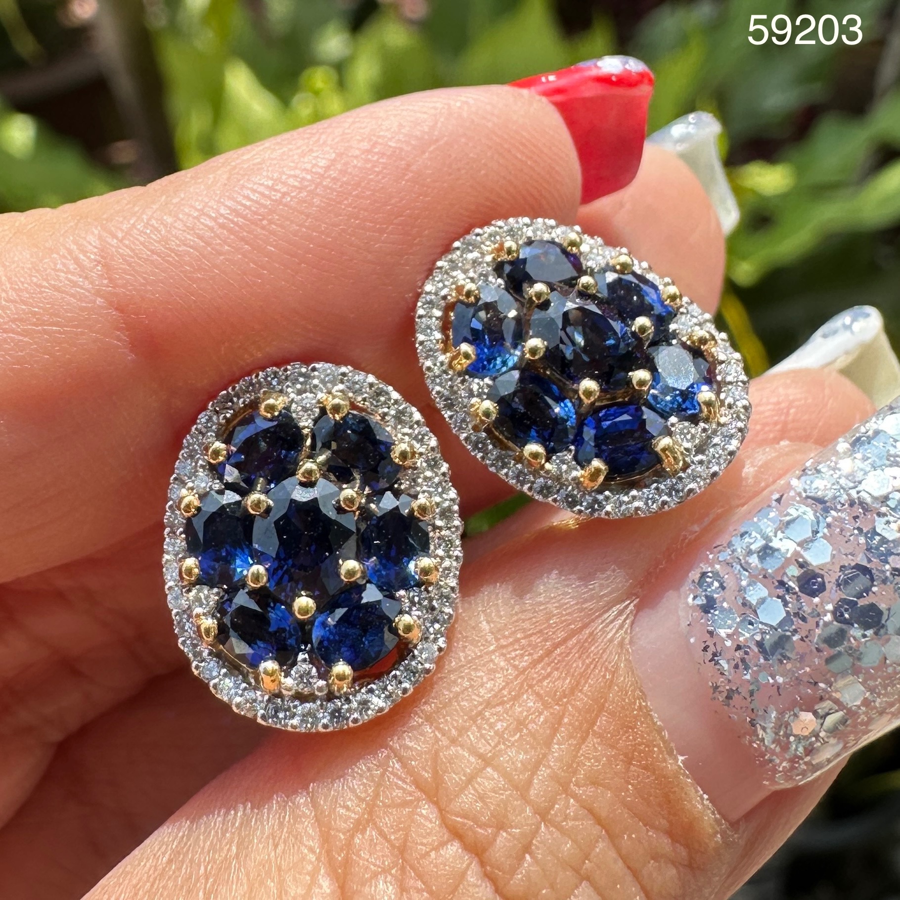 รหัส 59203 ต่างหู ไพลิน กาญจนบุรี สีกำมะหยี่ ล้อมเพชร 84 เม็ด 0.42 กะรัต ทอง18K พร้อม Cert. นน. 8.54 g