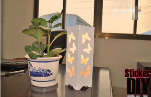 โคมไฟแต่งบ้าน แบบตั้งโต๊ะฉลุลาย BUTTERFLIES สีขาว