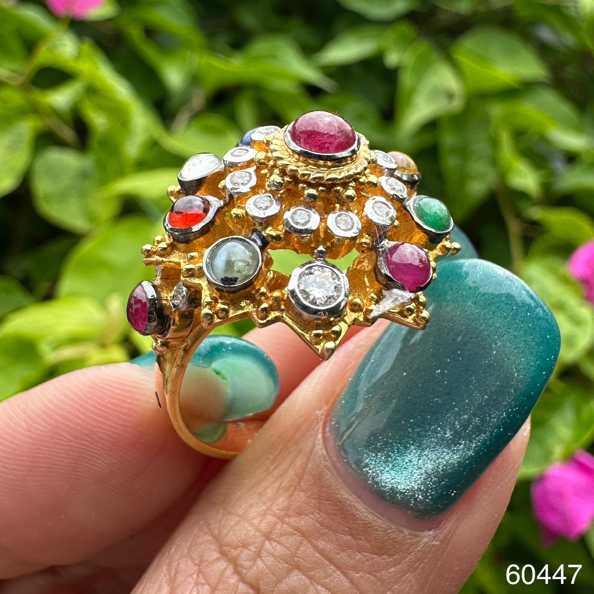 รหัส 60447 แหวน นพเก้า ฉลุลาย ล้อมเพชร 16 เม็ด 0.26 กะรัต ทอง90 งานสวยมาก นน. 11.76 g