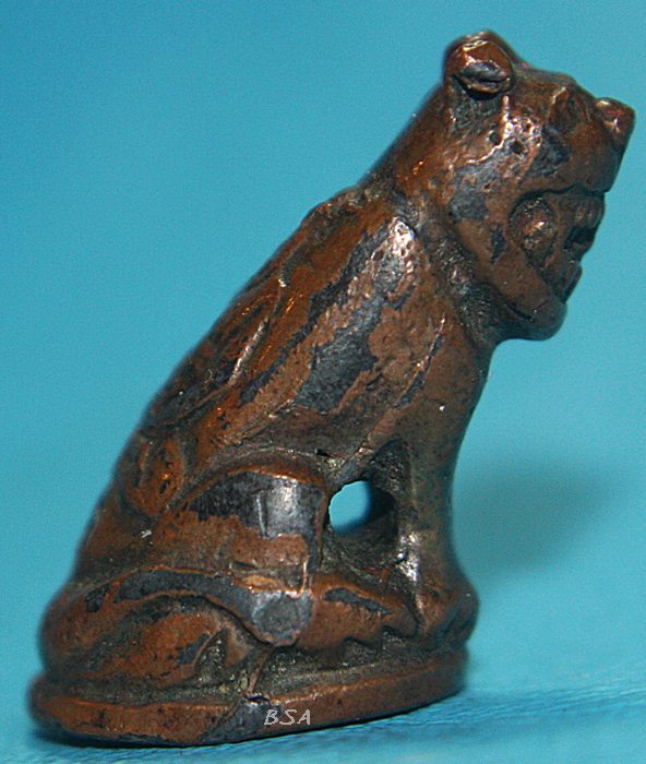 เสือหลวงพ่อปาน รุ่น ฝังลูกนิมิต วัดบางเหี้ย เสือหลวงพ่อปาน โลหะรุ่นแรกปี 2517