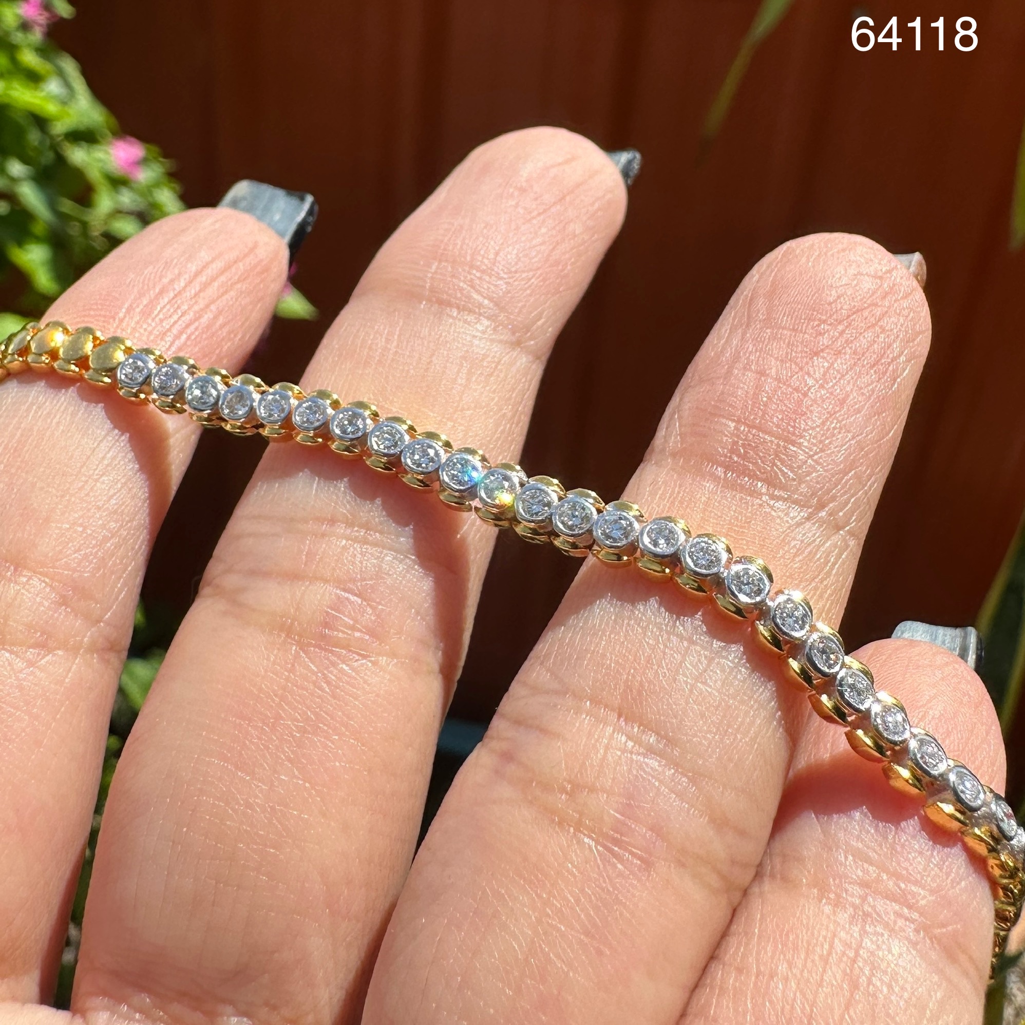 รหัส 64118 สร้อยข้อมือ เพชรครึ่งหน้า เพชร 25 เม็ด 0.75 กะรัต ทอง18K ความยาว 16.50 ซม. นน. 10.77 g
