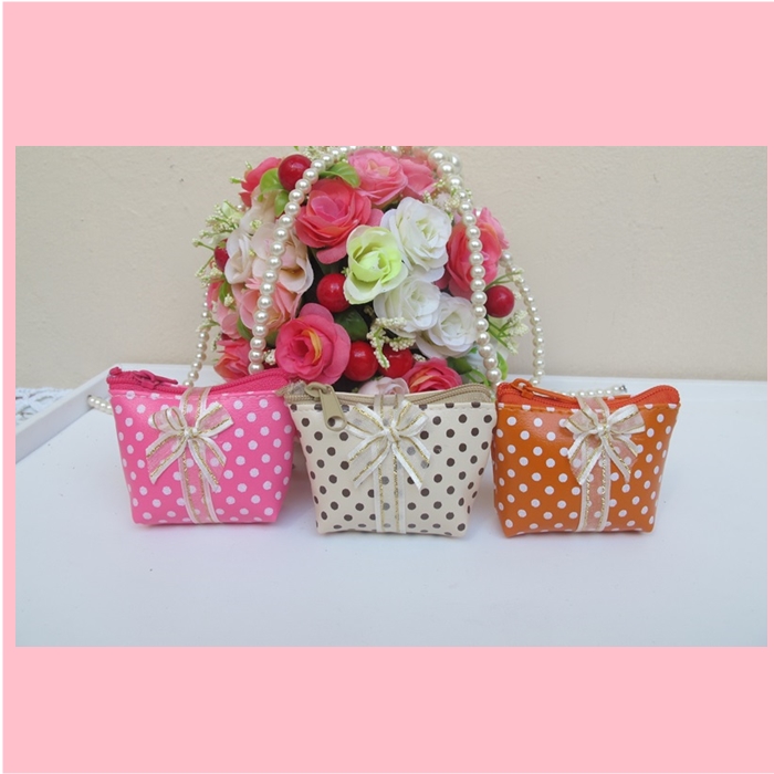 กระเป๋าซิบลายจุดผูกโบว์