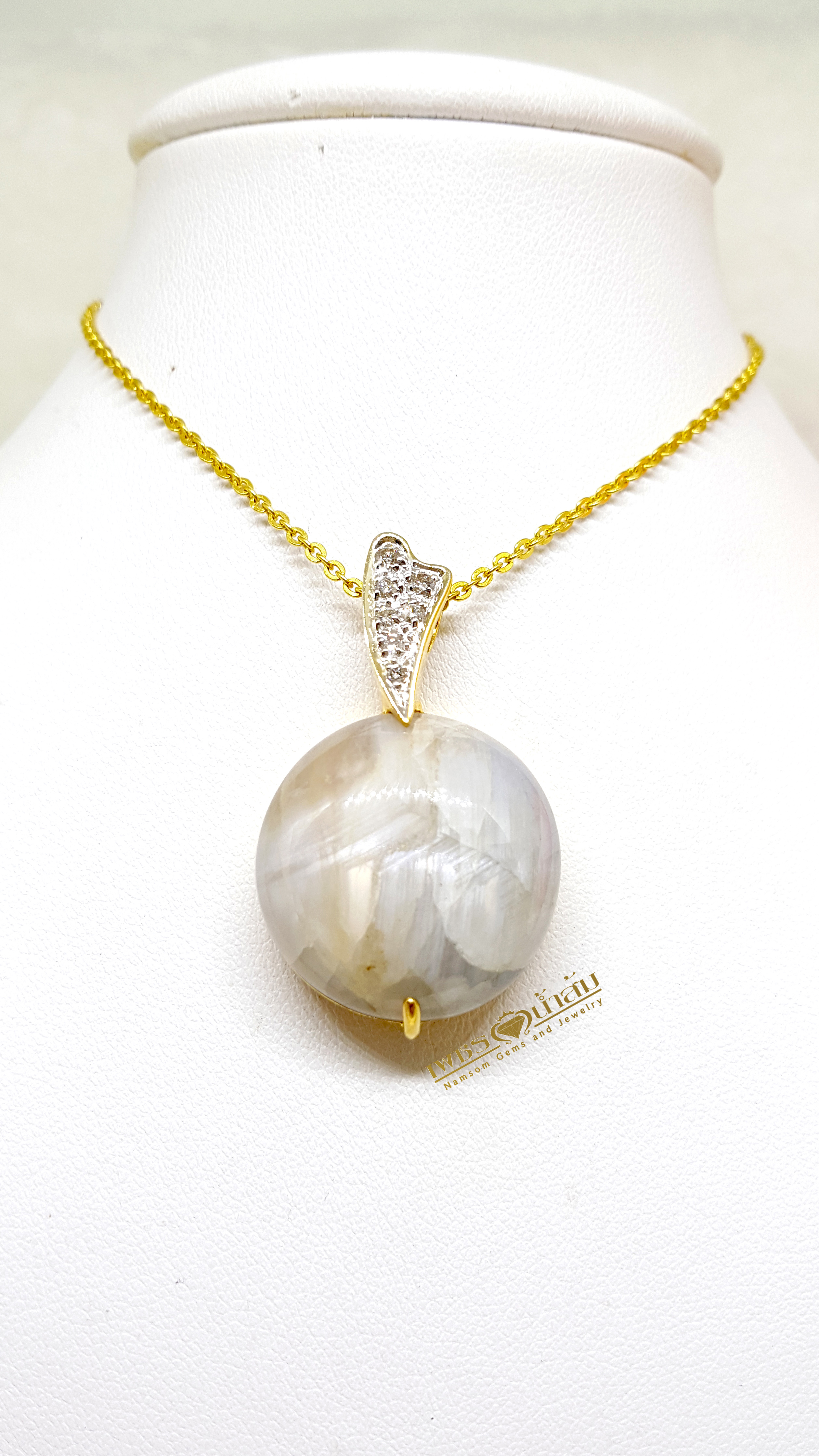จี้พลอยไพลิน ยี่หร่า Sapphire เม็ดใหญ่ ประดับตกแต่งด้วยเพชรแท้ น้ำงาม
