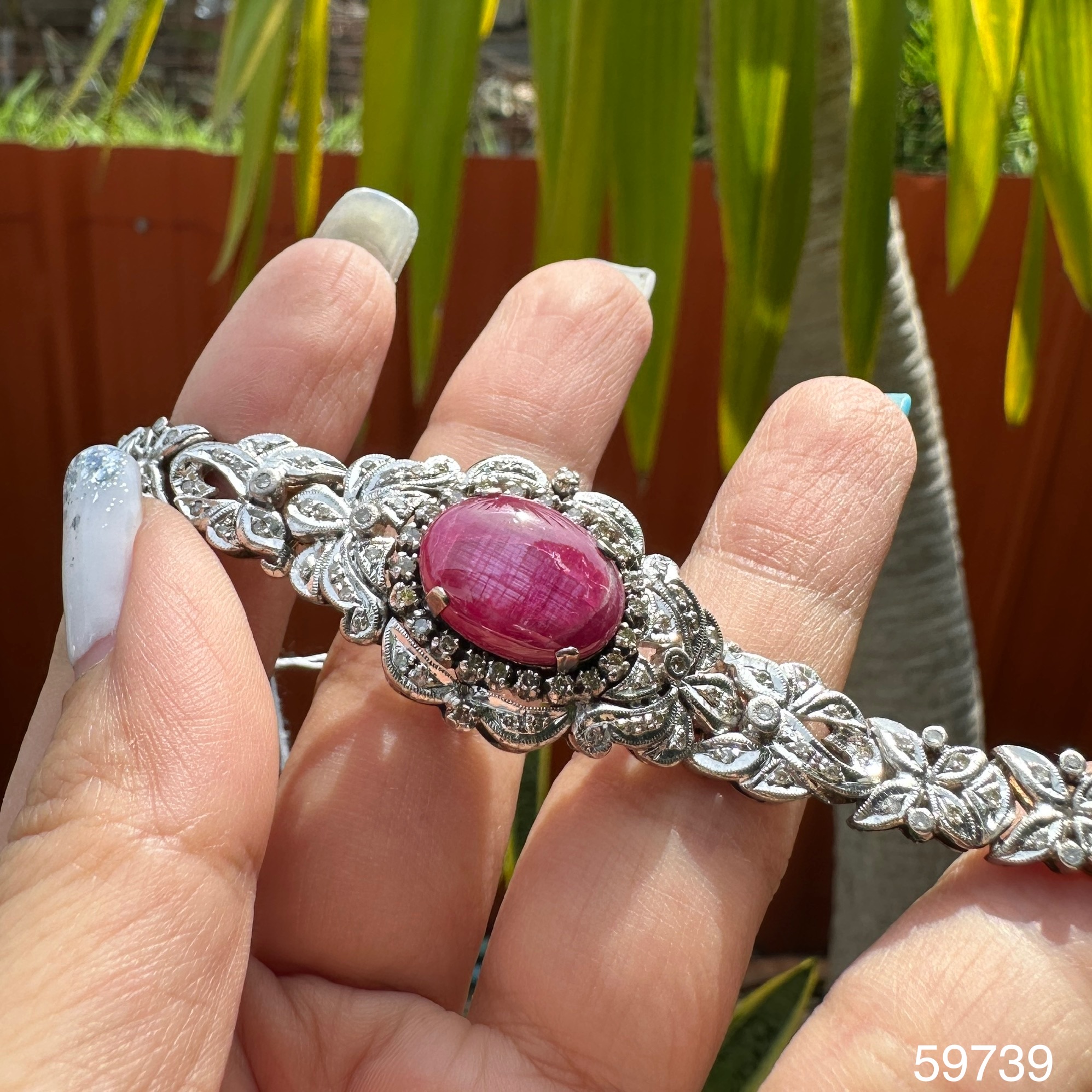 รหัส 59739 สร้อยข้อมือ ทับทิม พม่า หลังเบี้ย ฝังเพชรกุหลาบ 158 เม็ด 2.00 กะรัต ทองK 2 สี งานสวยมาก นน. 27.66 g