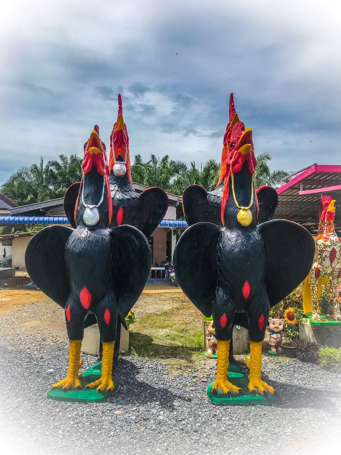 ไก่ปูนปั้นถวายแก้บน-ขอพรตาไข่วัดเจดีย์ ขนาด3.5 เมตร