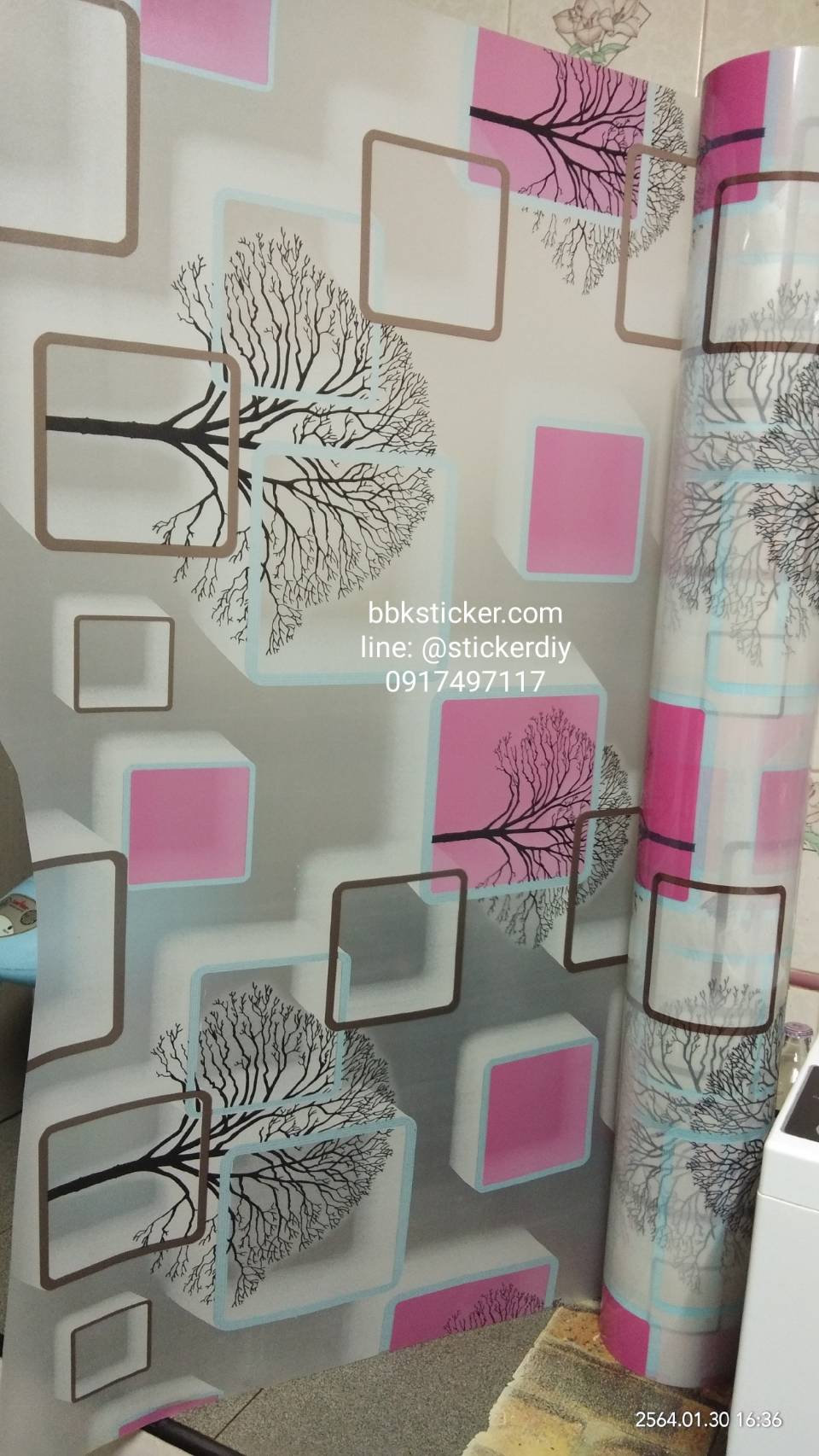 สติ๊กเกอร์ฝ้าติดกระจก แบบมีกาวในตัว 3D Tree สีชมพู (หน้ากว้าง 90cm) เมตรละ 89 บาท