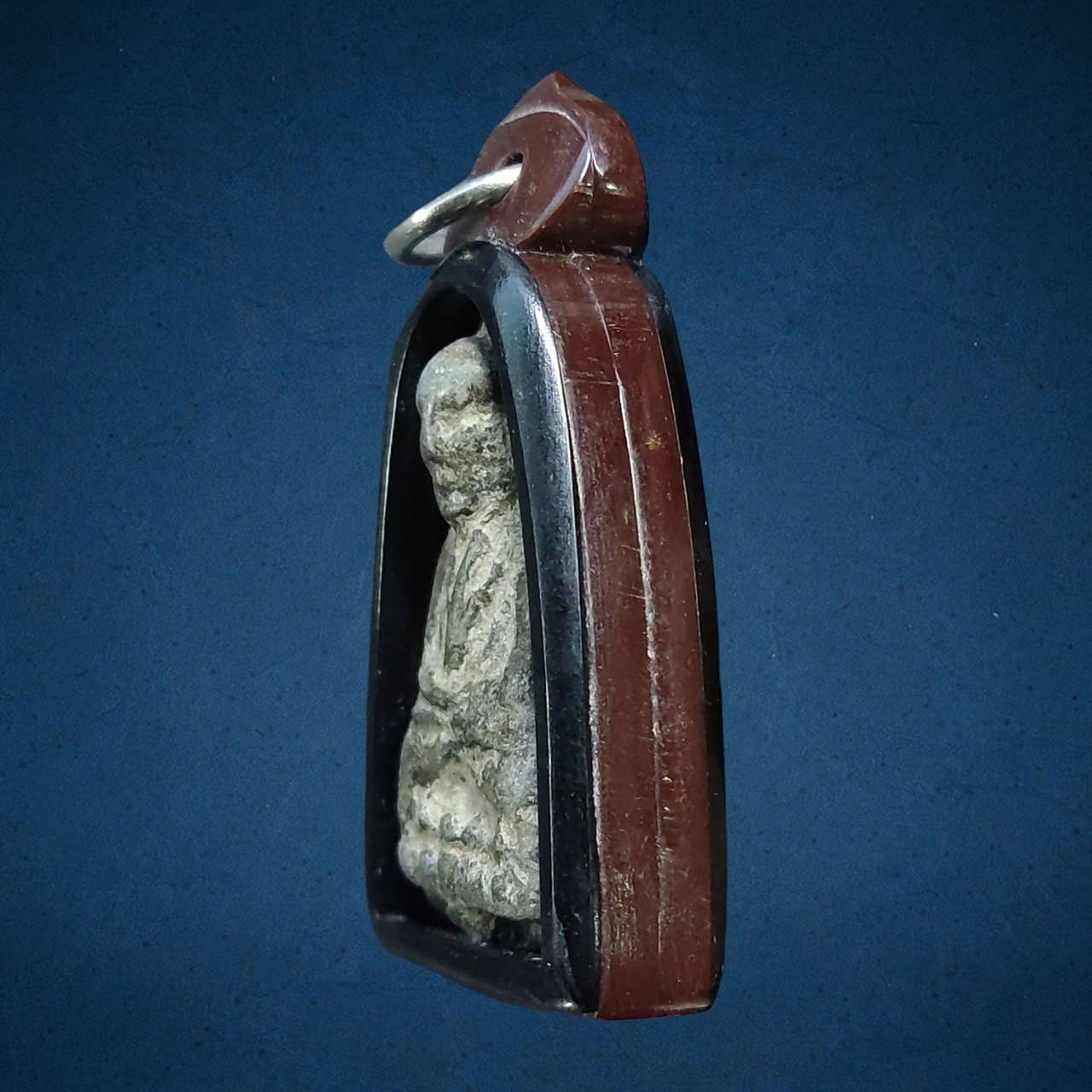 หลวงปู่ทวด พิมพ์กลาง วัดช้างให้ ปัตตานี ปี2497 เนื้อว่าน