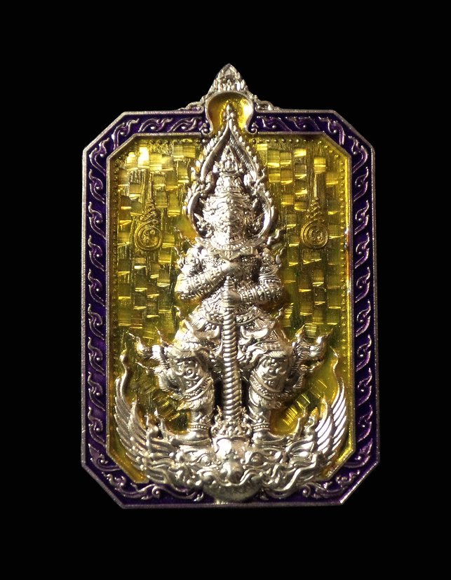 เหรียญท้าวเวสสุวรรณแปดเหลี่ยมหลังสิงห์คู่ หลวงพ่อพัฒน์ วัดห้วยด้วน นครสวรรค์ เนื้อชนวน ลงยาขอบม่วง รัศมีเหลือง หมายเลข 60