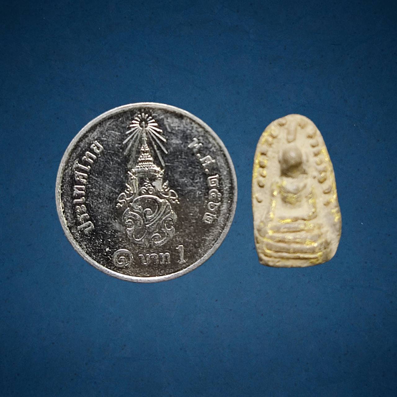 พระรอด หลวงพ่อแดง วัดทุ่งคอก จ.สุพรรณบุรี พิมพ์จิ๋ว เนื้อดิน