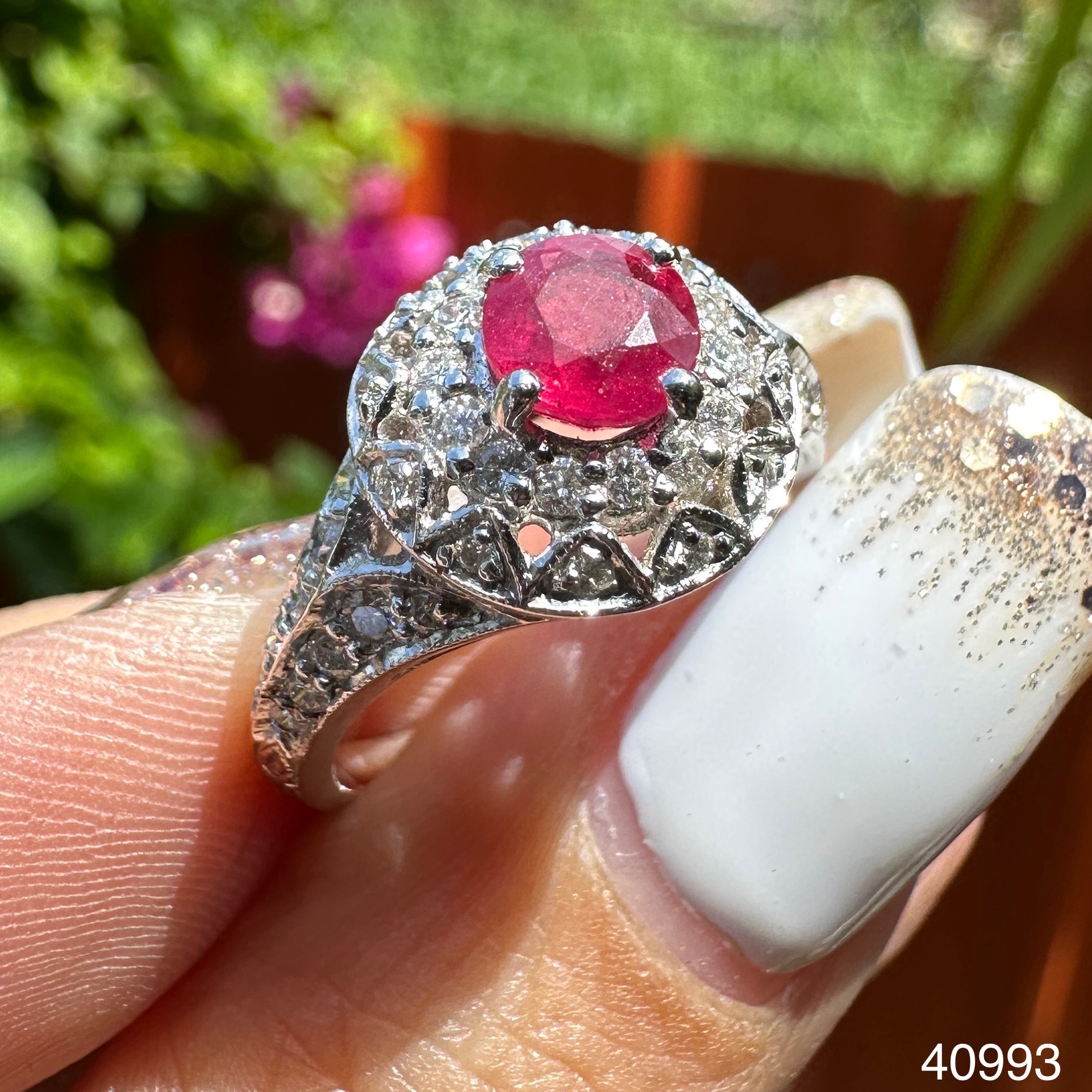 รหัส 40993 แหวน ทับทิม เจียร 0.90 กะรัต ฝังเพชร 55 เม็ด 0.51 กะรัต ทอง18Kขาว งานสวยมาก นน. 5.00 g