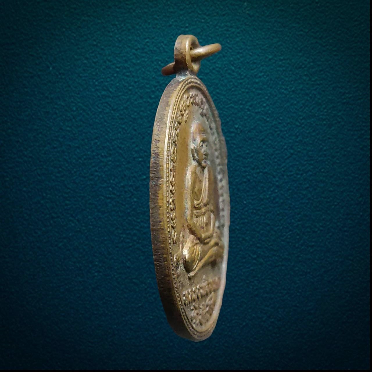 เหรียญหลวงพ่อทวด วัดช้างให้ ตลาดยิ่งเจริญ หมวกเหล็ก สระบุรี ปี2530