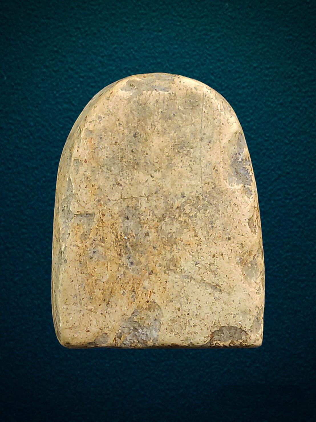 พระซุ้มกอ พิมพ์ใหญ่ มีกนก กรุวัดพิกุล กำแพงเพชร เนื้อดิน “มีกูแล้วไม่จน”