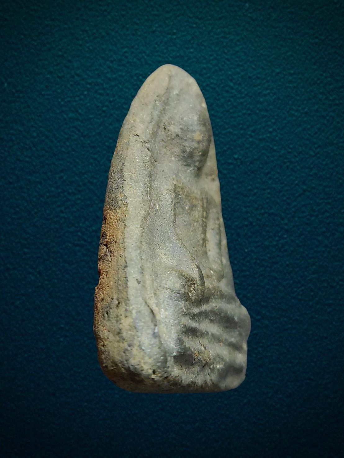 พระกรุ นางกลีบบัว เนื้อดิน ไม่ทราบกรุ