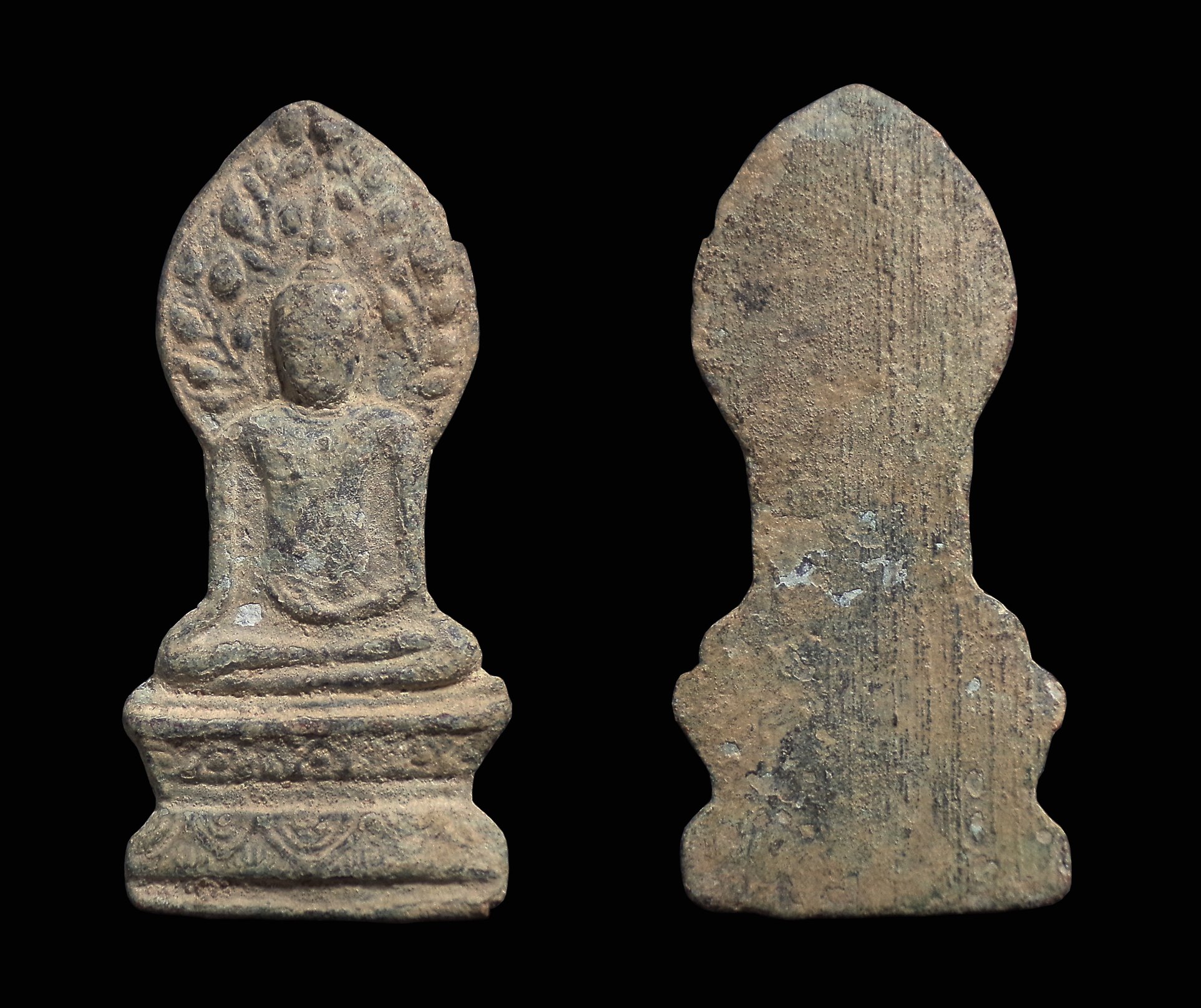 พระปรกโพธิ์ กรุเชียงแสน เนื้อชิน