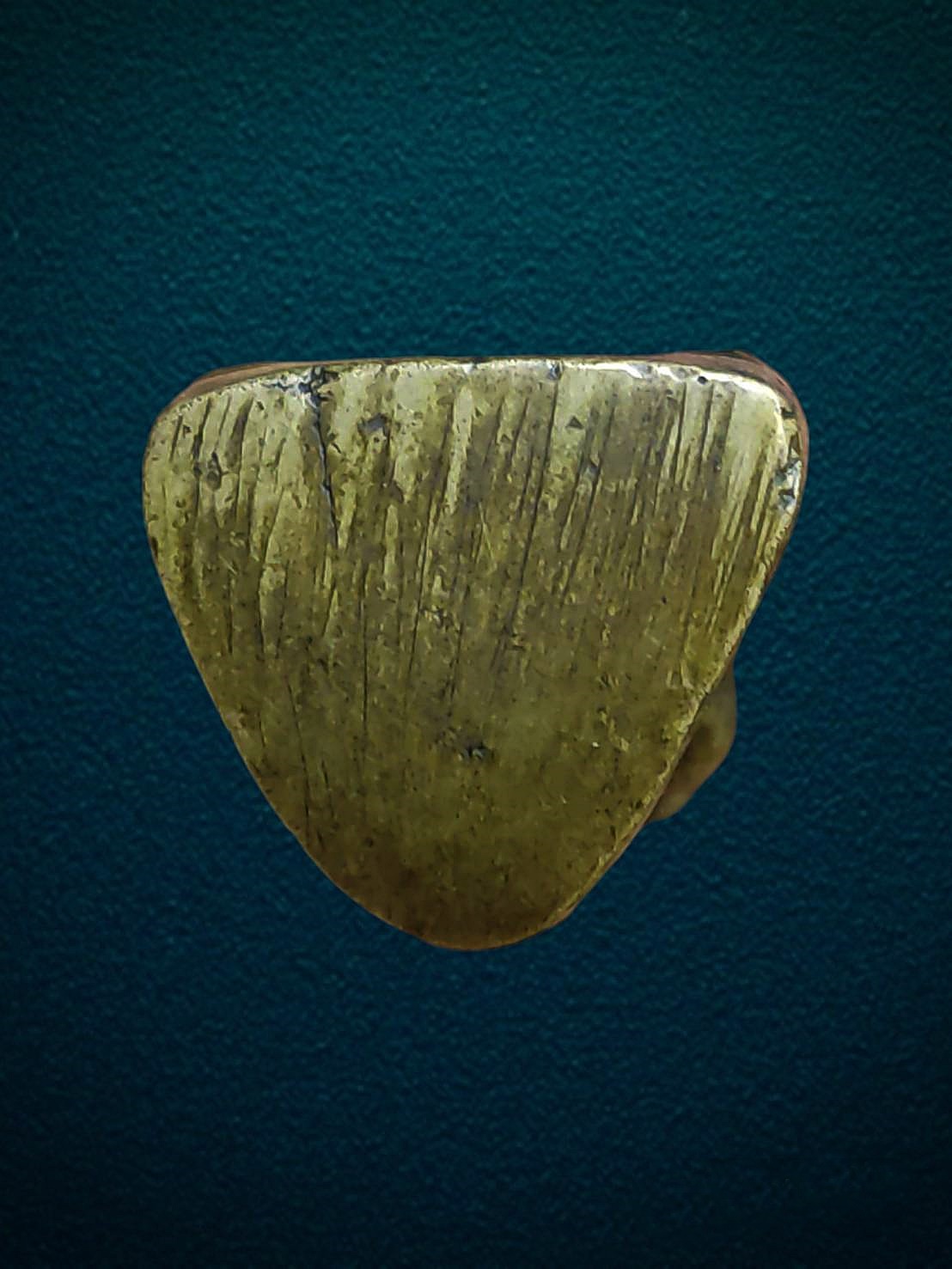 รูปหล่อสมเด็จพระพุฒาจารย์ (โต พฺรหฺมรํสี) อุ้มบาตร จัดสร้างโดยหลวงปู่นาค วัดระฆัง ราวปี 2485-2495 แจกที่วัดทองพุ่มพวง จังหวัดสระบุรี