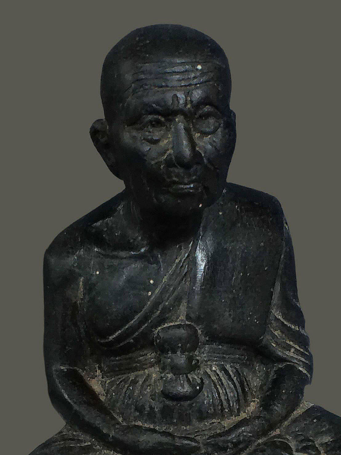 พระบูชา หลวงปู่ทวด วัดช้างให้ ปัตตานี ปี2540 เนื้อทองเหลือง ขนาดสูง 4.5 นิ้ว กว้าง 3 นิ้ว