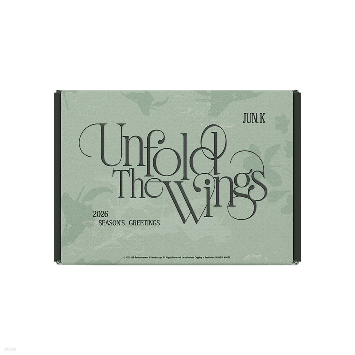 ( Pre-Order ) JUN. K ( 2PM ) Seasons Greetings 2026 [Unfold The Wings] มี Poster ภายใน Set ** สั่งเกิน 1 ชิ้นบวกค่าส่งเพิ่มชิ้นละ 20 บาท เนื่องจากสินค้าหนัก ** จำนวนจำกัด ** วางจำหน่าย 23 / 12 / 2025