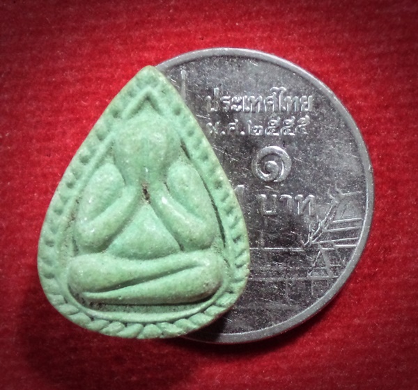 พระปิดตา หลังแบบ เนื้อเขียว ไม่ทราบที่