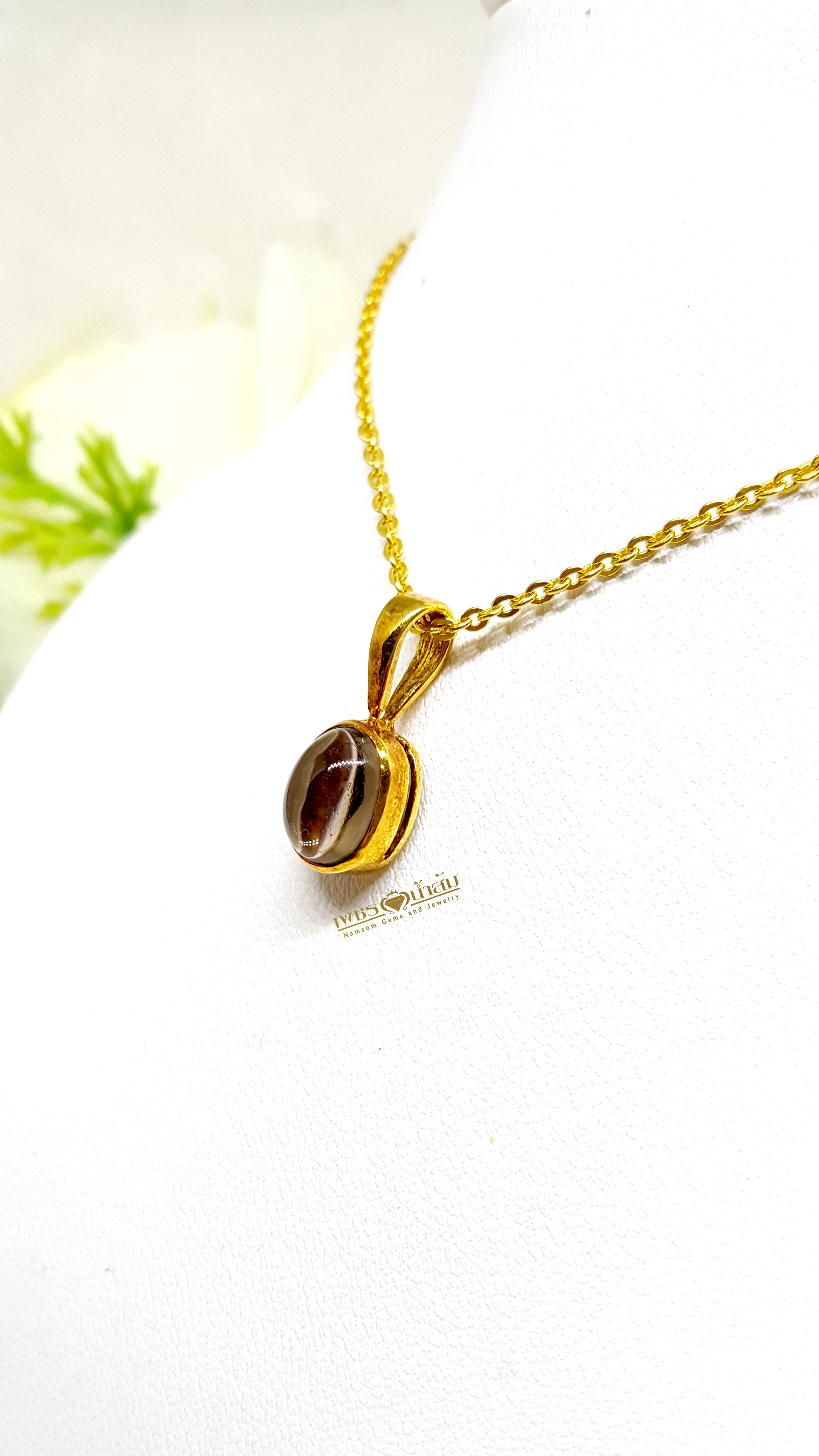จี้ Smoky Topaz จากบ่อOuro Preto ประเทศ Brazil เจียรทรงคาบาชอน Cabochon