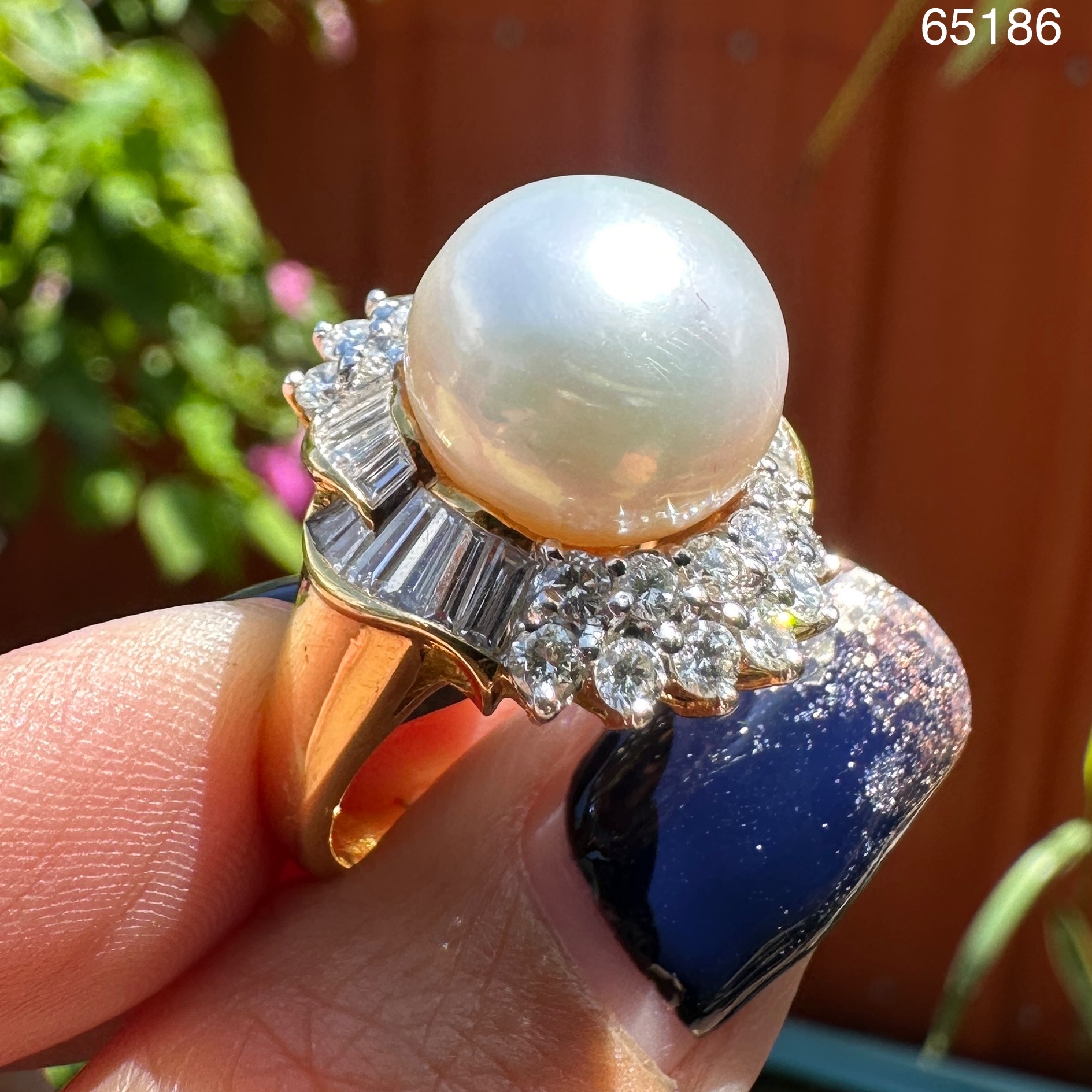 รหัส 65186 แหวน มุก South Sea สีขาว 12.10 มิล ฝังเพชร 50 เม็ด 1.22 กะรัต ทอง90 ขนาด 54 งานสวยมาก นน. 11.68 g