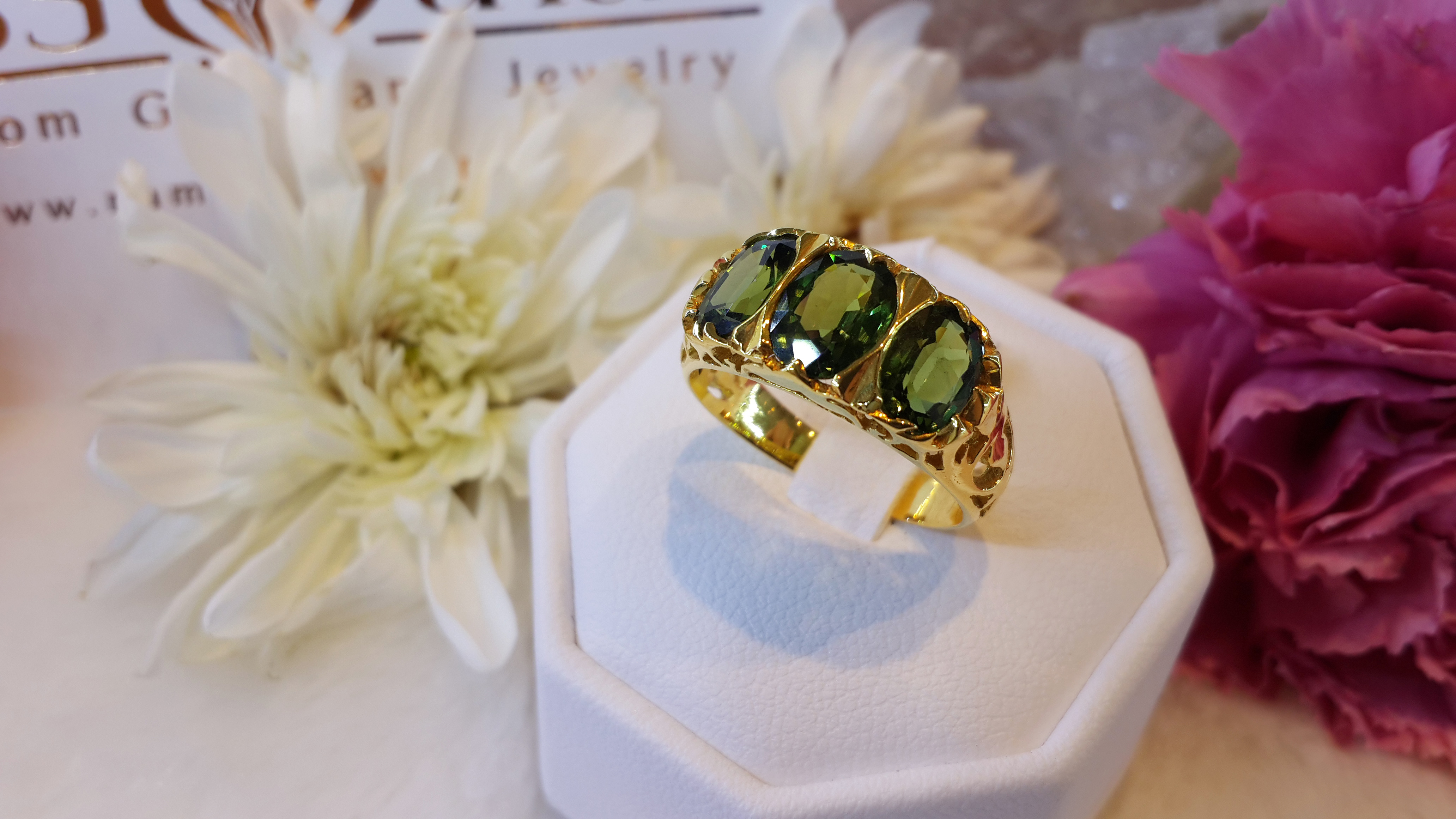 แหวน green sapphire ทรงสวย ออกแบบทรงไทย