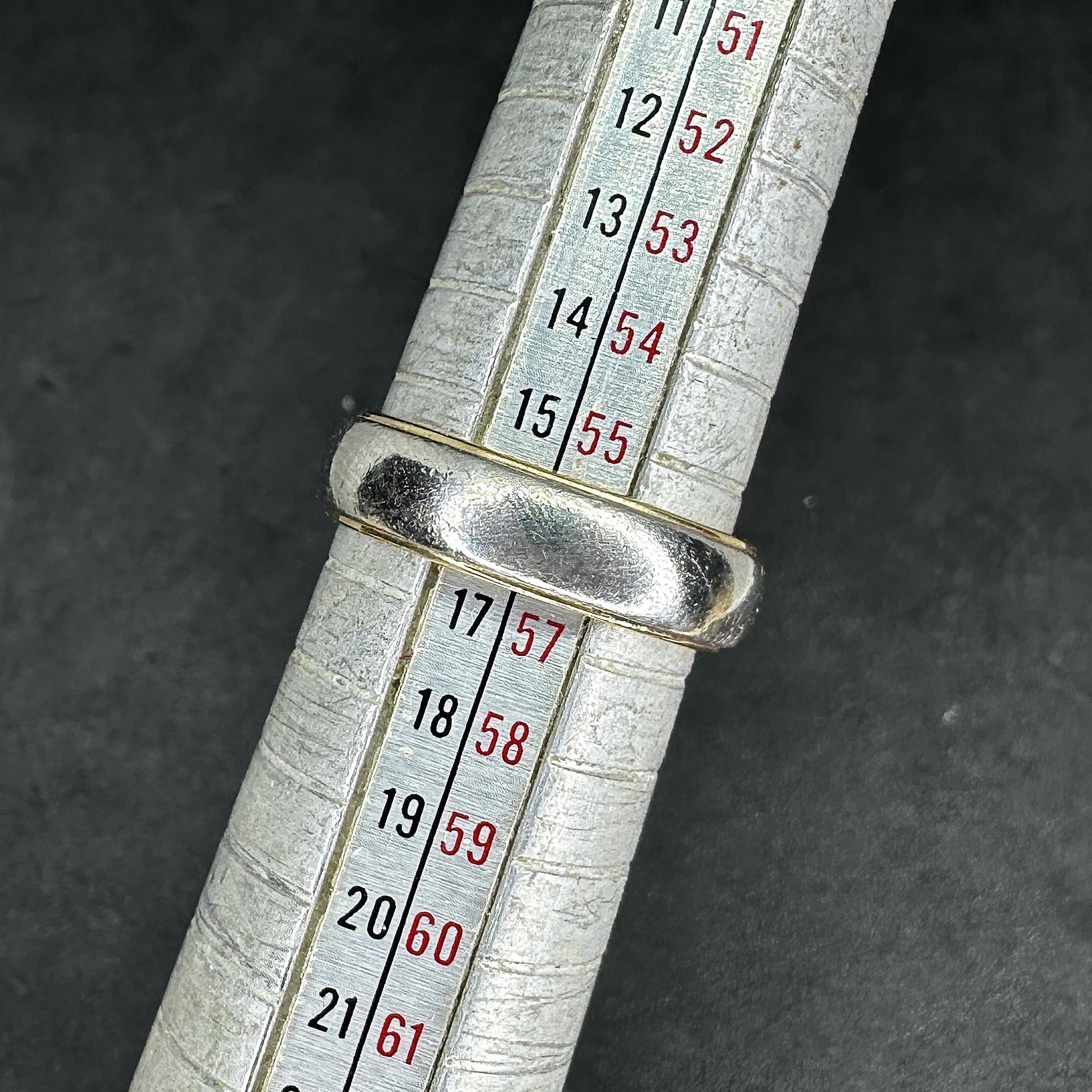 รหัส 62226 แหวน ปลอกมีด แบรนด์ Burberrys งาน Platinum PT900 + ทอง18K size 56 นน. 8.84 g