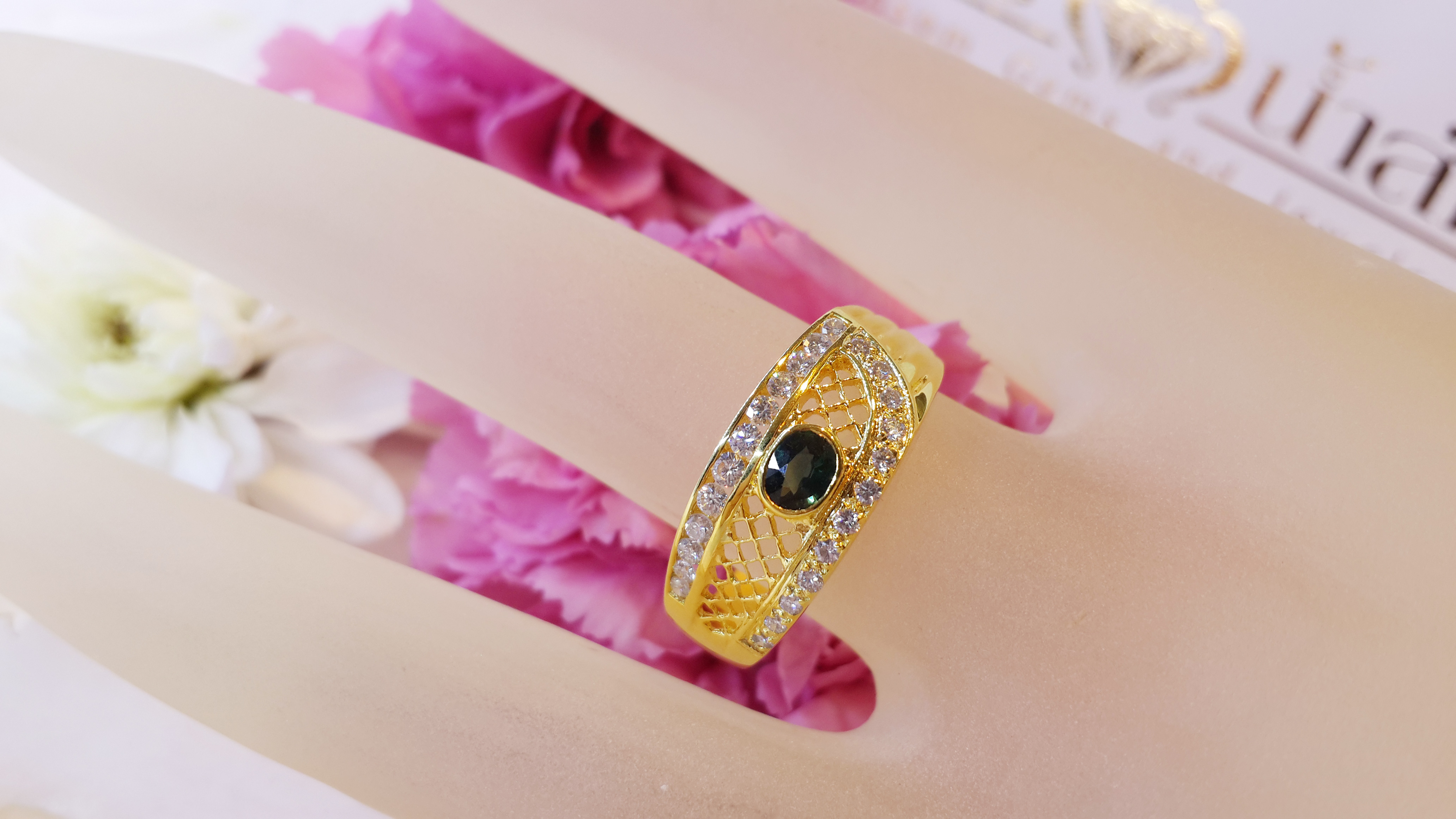 แหวนพลอยไพลิน ดีไซน์แบบย้อนยุค สวยงาม ละเอียด