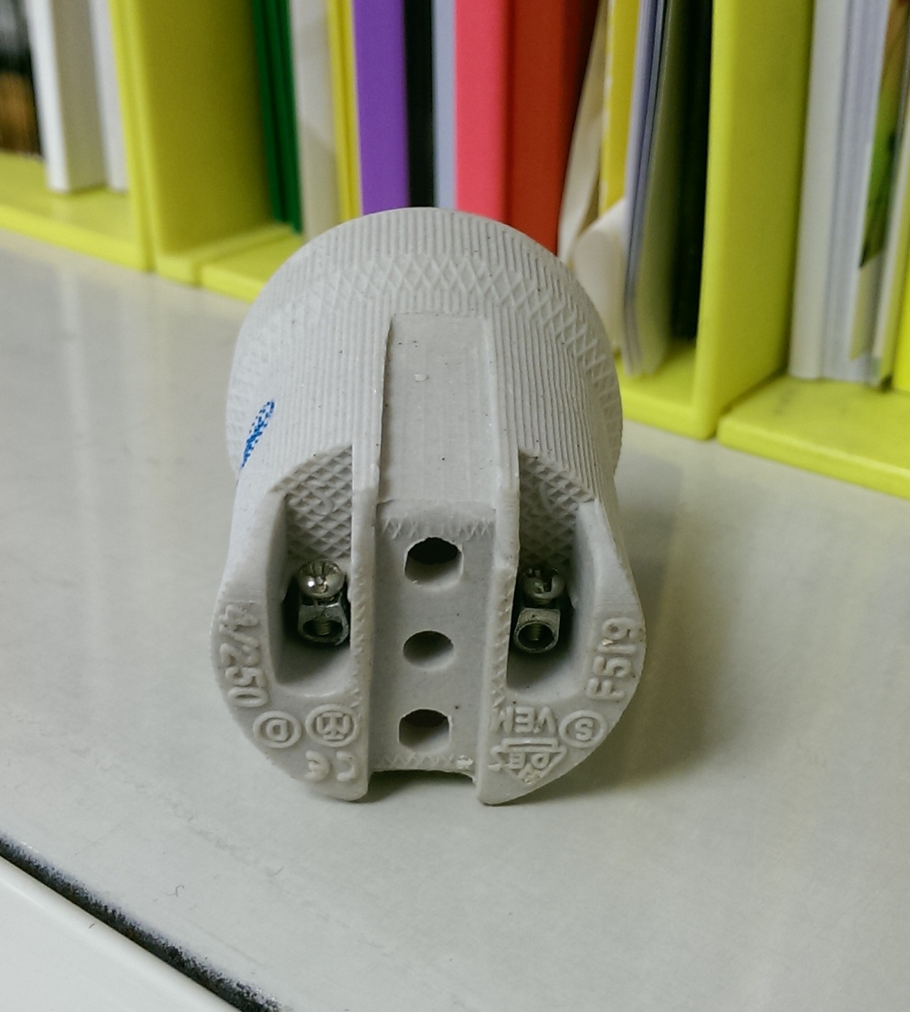 ขั้วกระเบื้อง E27