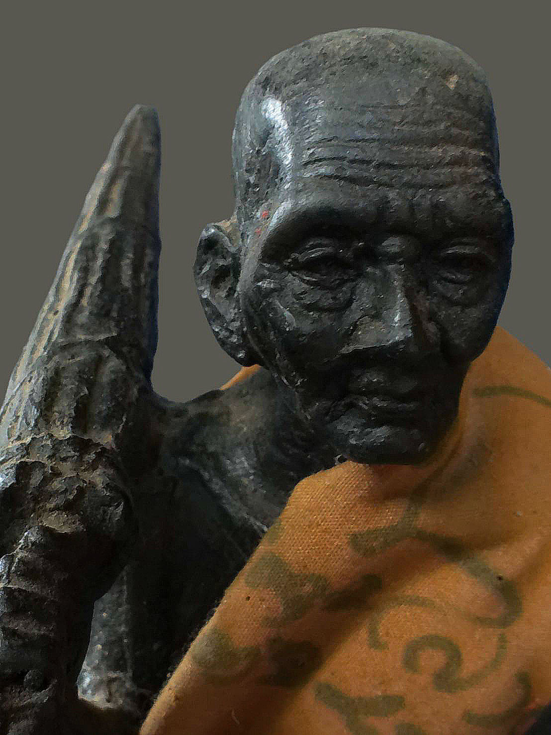 พระบูชาหลวงปู่ทวด วัดช้างให้ พิมพ์พระสีวลี เนื้อทองเหลือง หล่อหนา มีน้ำหนัก ขนาดสูง 12 นิ้ว