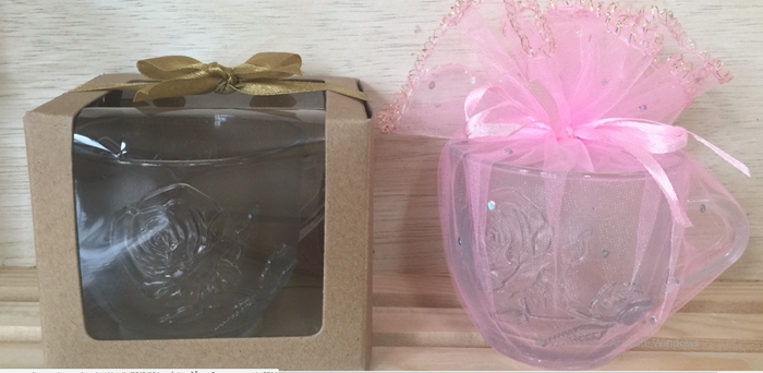 แก้วใสลายกุหลาบ แพ็คถุงผ้า พร้อมป้ายชื่อ