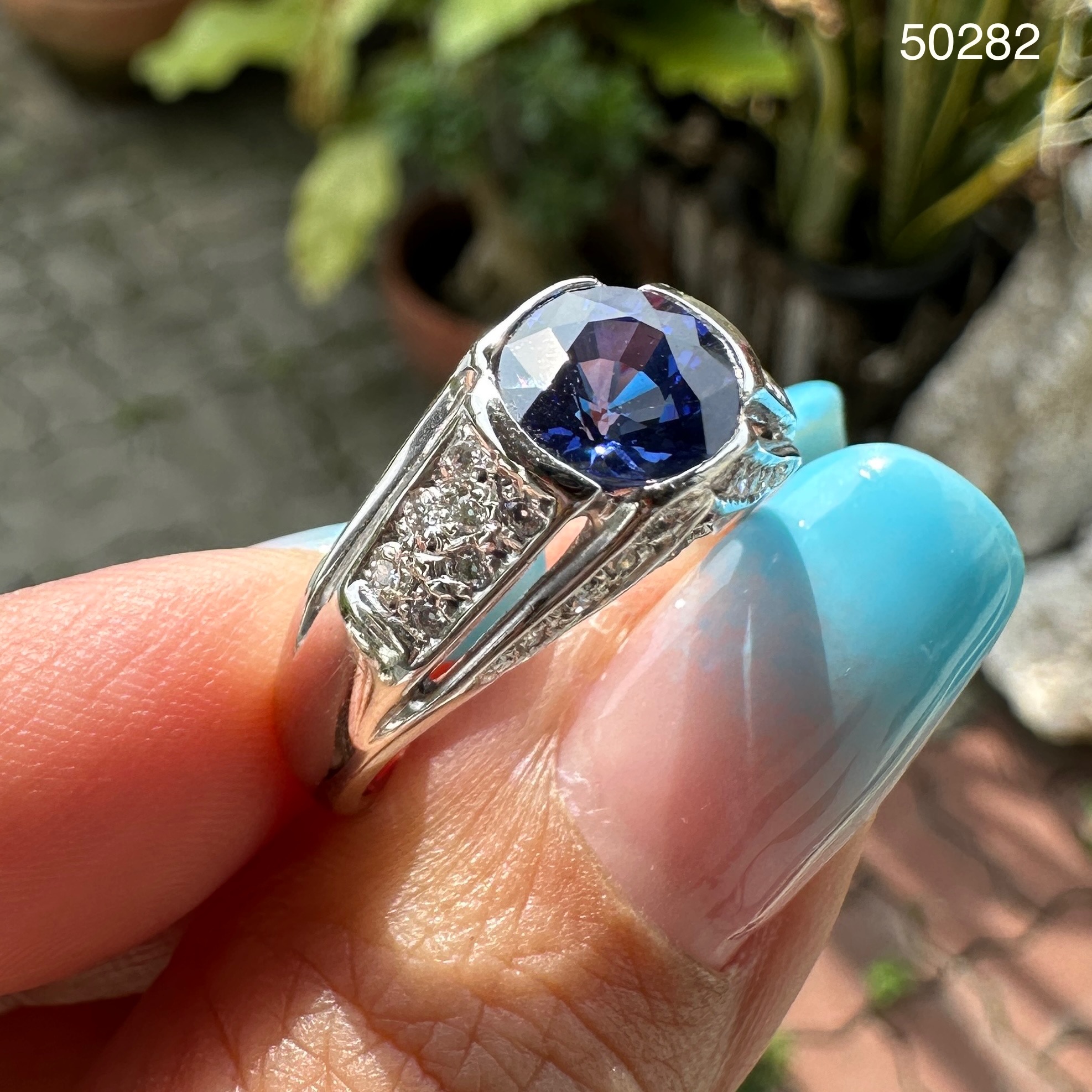 รหัส 50282 แหวน พลอยน้ำเงิน ฝังเพชรเกสร 32 เม็ด 0.32 กะรัต ทอง18K งานสวยมาก นน. 4.84 g