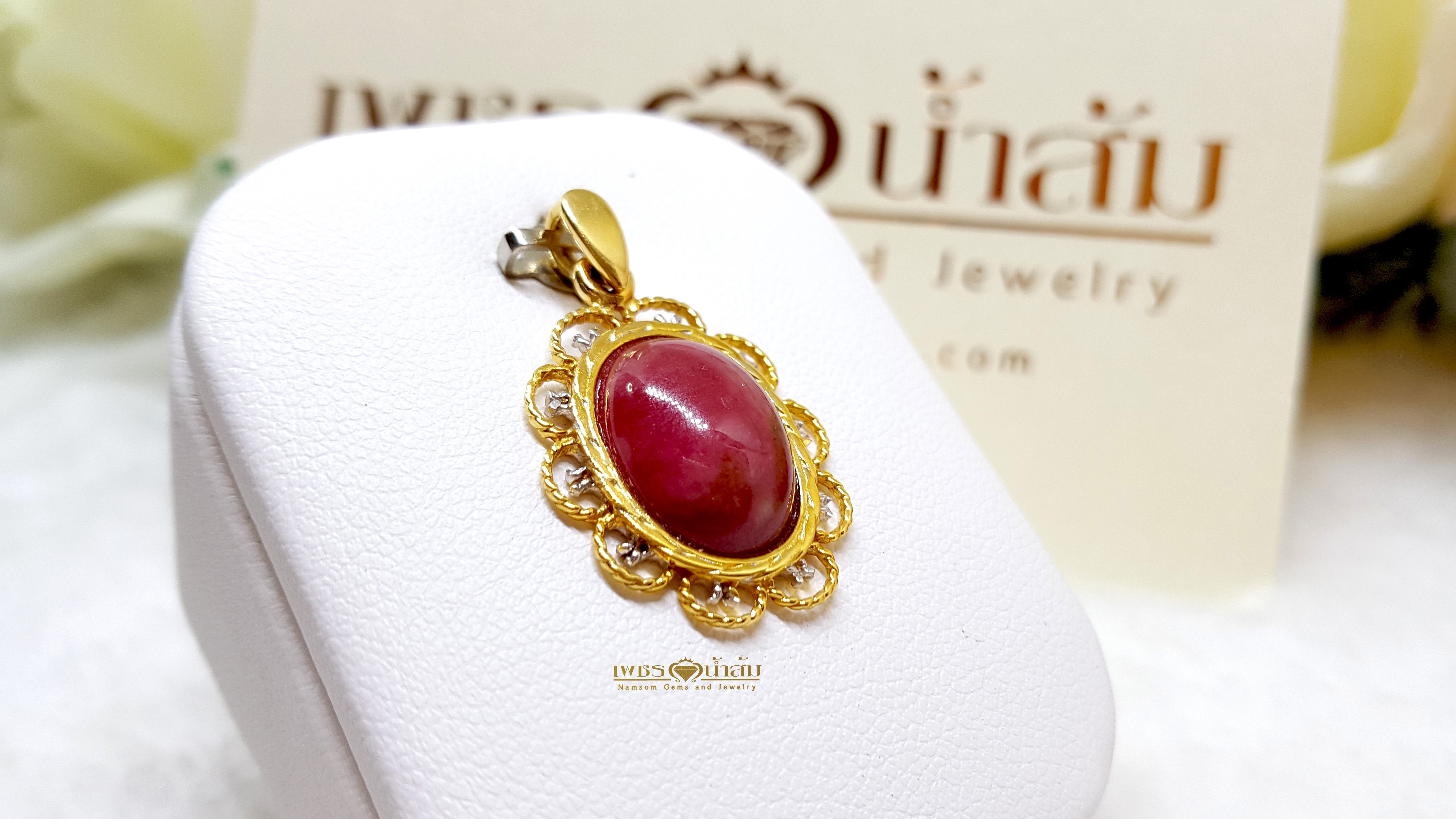 จี้ Coral สีสวยสด ทรงกลมหลังเต่า เนื้องาม ออกแบบเป็นทรงดอกไม้ ชวนหลงใหล