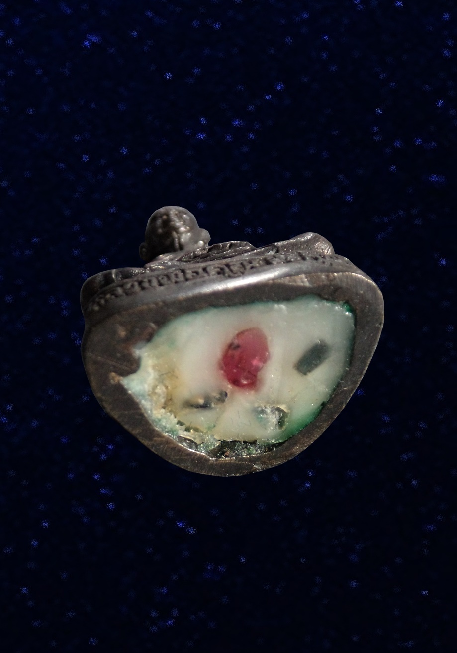 รูปหล่อหลวงพ่อคูณ รุ่น คูณพันล้าน พิมพ์ใหญ่ วัดบ้านไร่ ยิงโค้ดเลเซอร์กำกับหมายเลข 4790