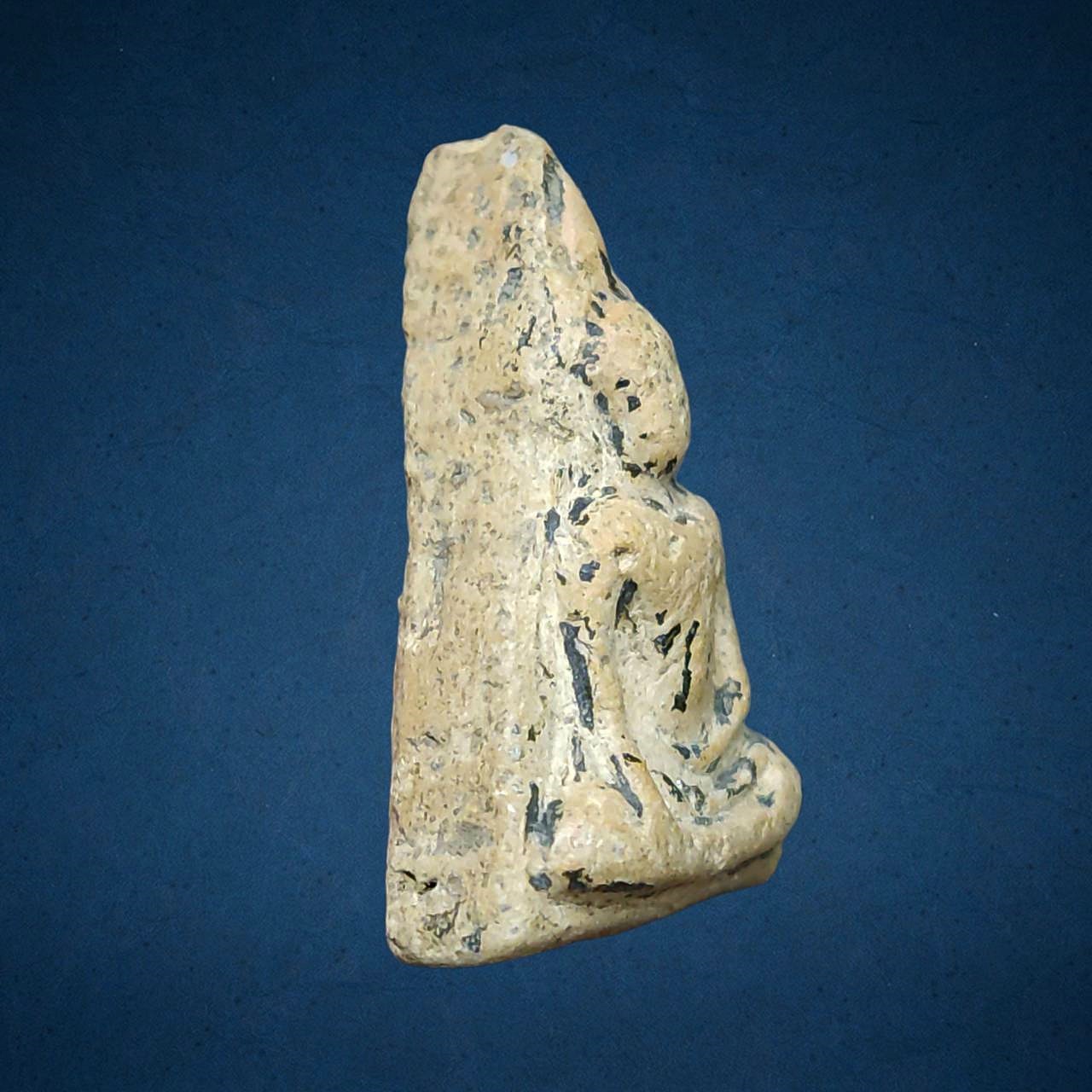 พระนางพญา พิมพ์เข่าโค้ง กรุวัดนางพญา จ.พิษณุโลก