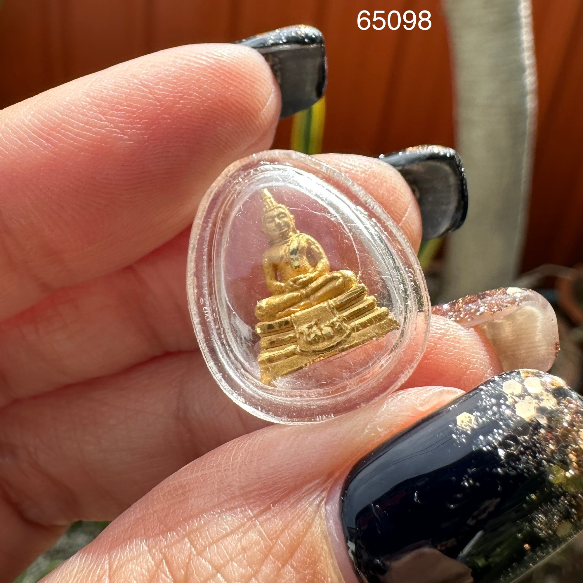 รหัส 65098 หลวงพ่อโสธร เนื้อทองคำ ลอยองค์ ทอง99.99 (นน. 3.17 g) เลี่ยมพลาสติก นน. 4.06 g