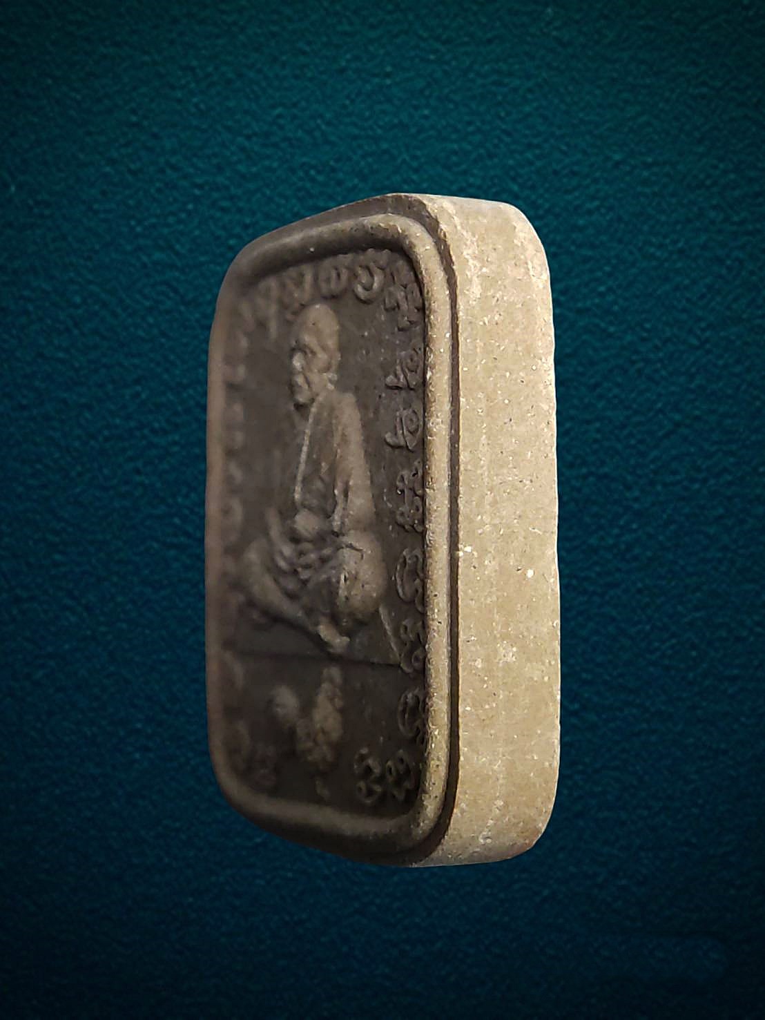 พระผงพิมพ์หลวงปู่หมุนขี่ไก่ เรียกทรัพย์ รุ่นมหาเศรษฐี มหาสมปรารถนา วัดบ้านจาน ศรีสะเกษ