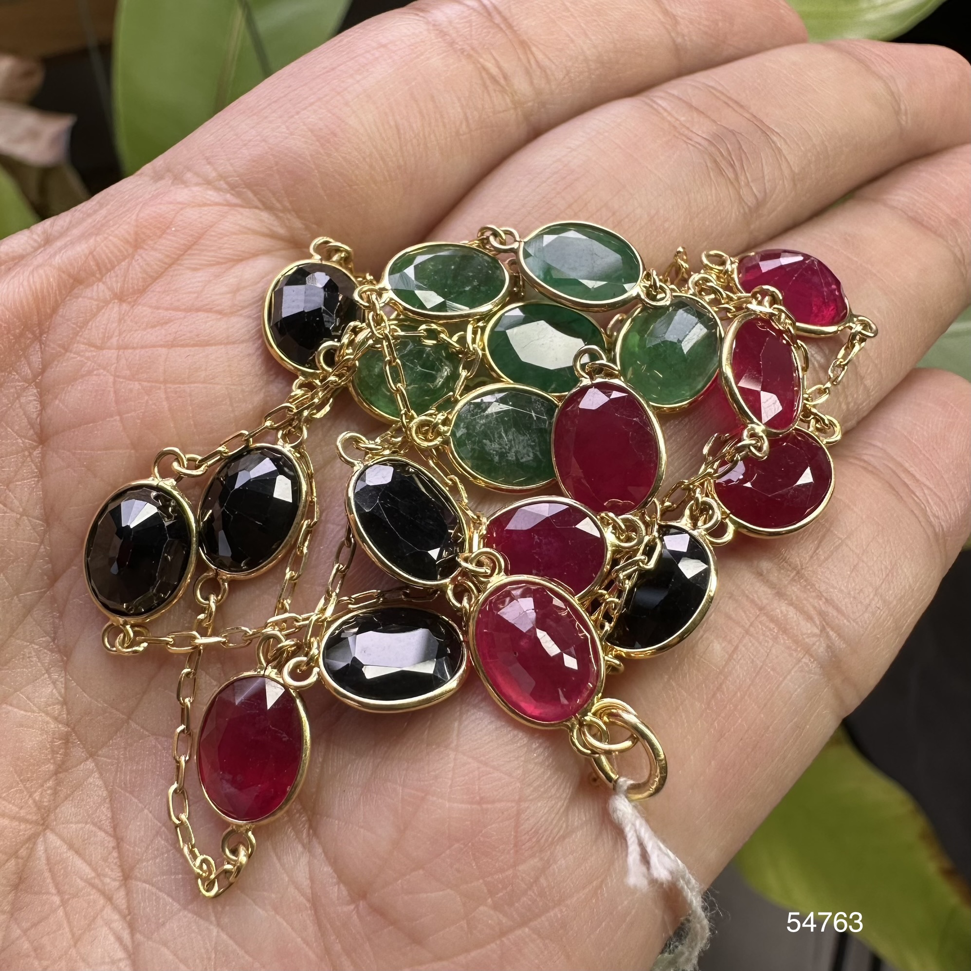 รหัส 54763 สร้อยคอ 3 สี ทับทิม ไพลิน มรกต เจียร รอบเส้น ทอง18K งานสวยมาก นน. 14.96 g