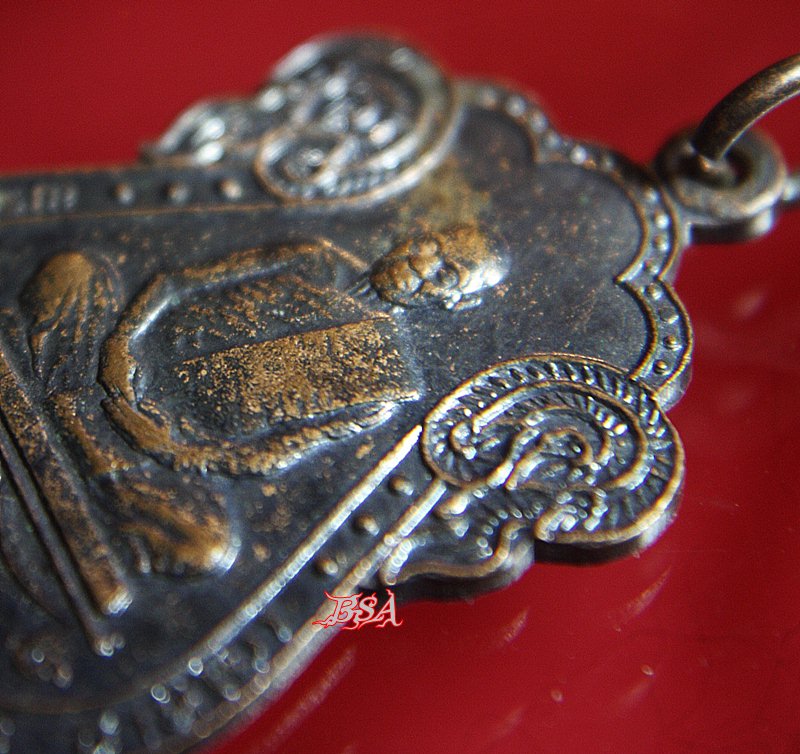 เหรียญเสมาหลวงพ่อพุธ ฐานิโย วัดป่าสาลวัน ปี2535 (2)