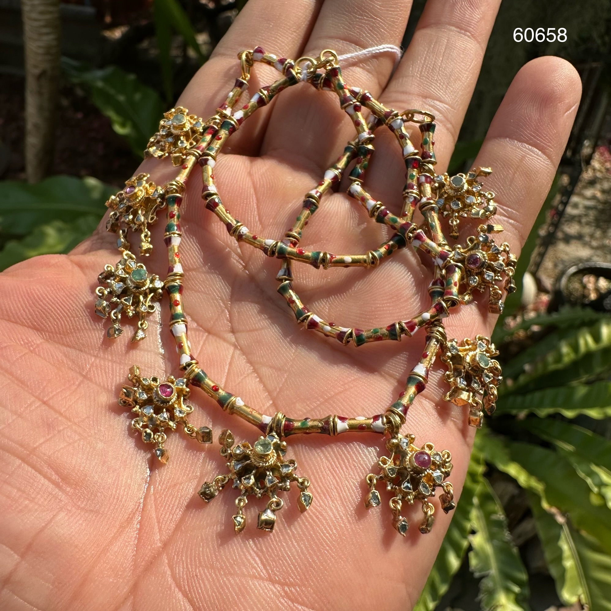 รหัส 60658 สร้อยคอ 3 สี ทับทิม มรกต เพชรซีก ระย้า ตุ้งติ้ง ทองลงยา ทอง90 งานเก่า หลุดจำนำ สวยมาก นน. 32.27 g