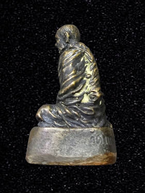 รูปหล่อหลวงปู่ธูป วัดแคนางเลิ้ง กทม. หน้าตักประมาณ 1 นิ้ว