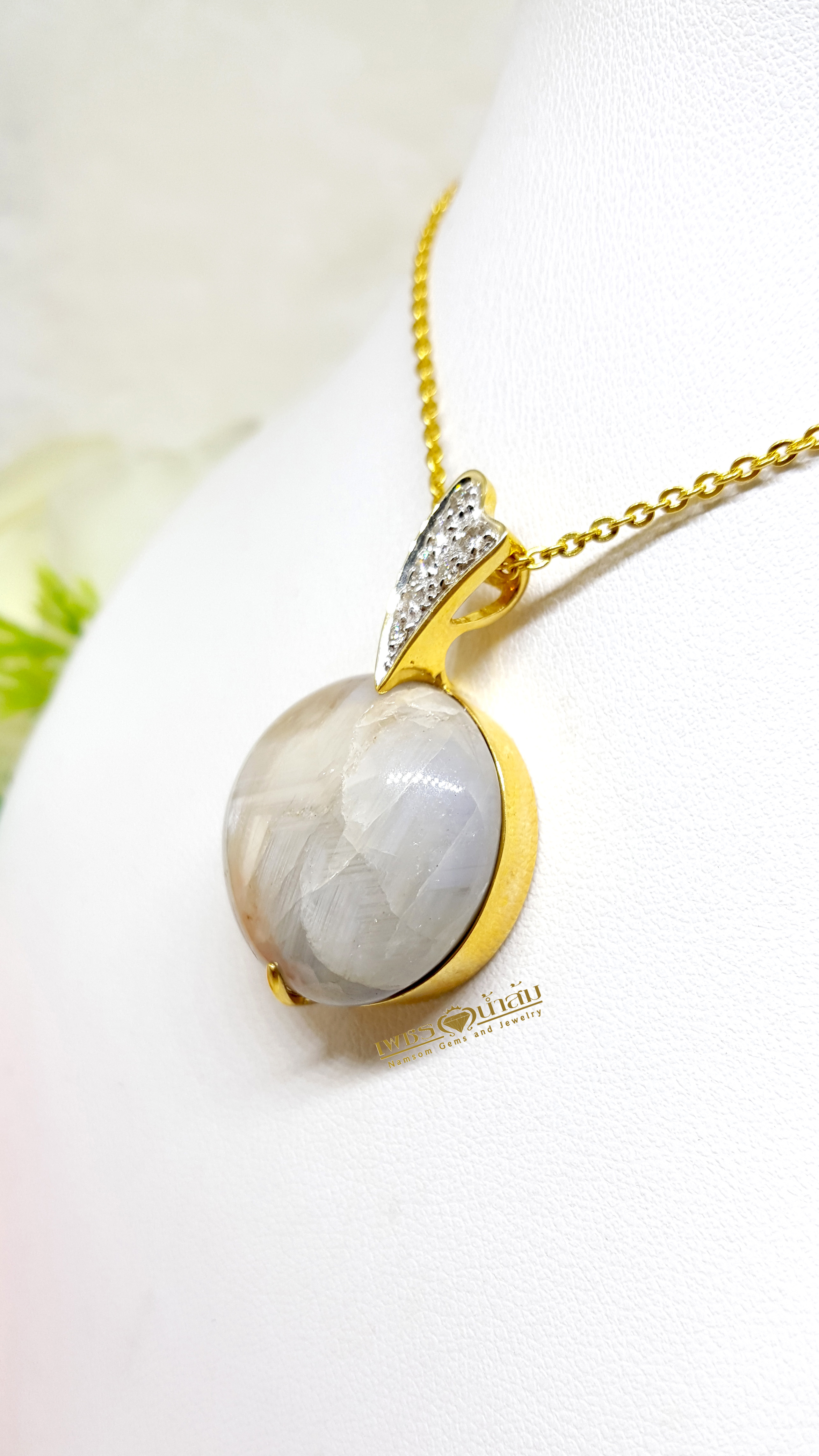 จี้พลอยไพลิน ยี่หร่า Sapphire เม็ดใหญ่ ประดับตกแต่งด้วยเพชรแท้ น้ำงาม