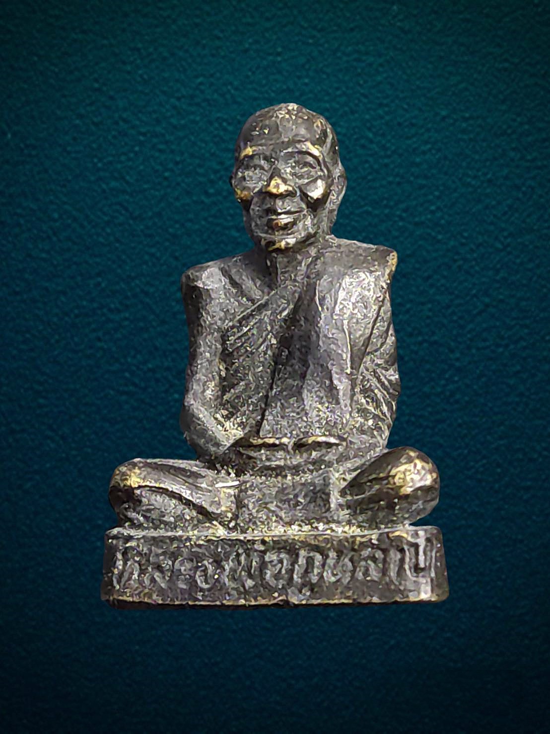 รูปหล่อเหมือน หลวงพ่อกุหลาบ วัดใหญ่สว่างอารมณ์ จ.นนทบุรี ปี2537