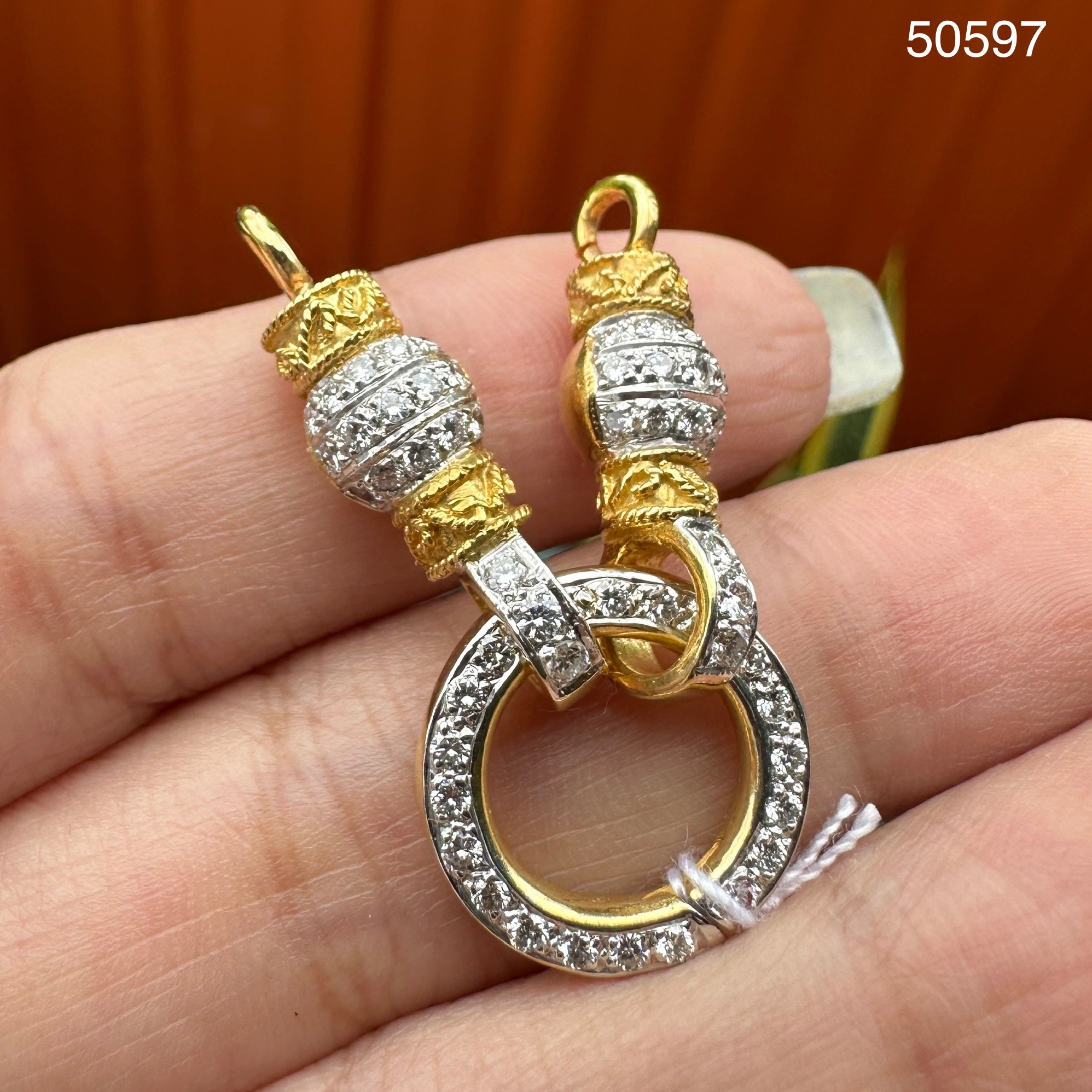 รหัส 50597 ขั้วไหหลำ ห่วงเพชร 56 เม็ด 1.12 กะรัต ทอง90 เพชรสวย เล่นไฟ วิ้ง วิ้ง นน. 10.65 g