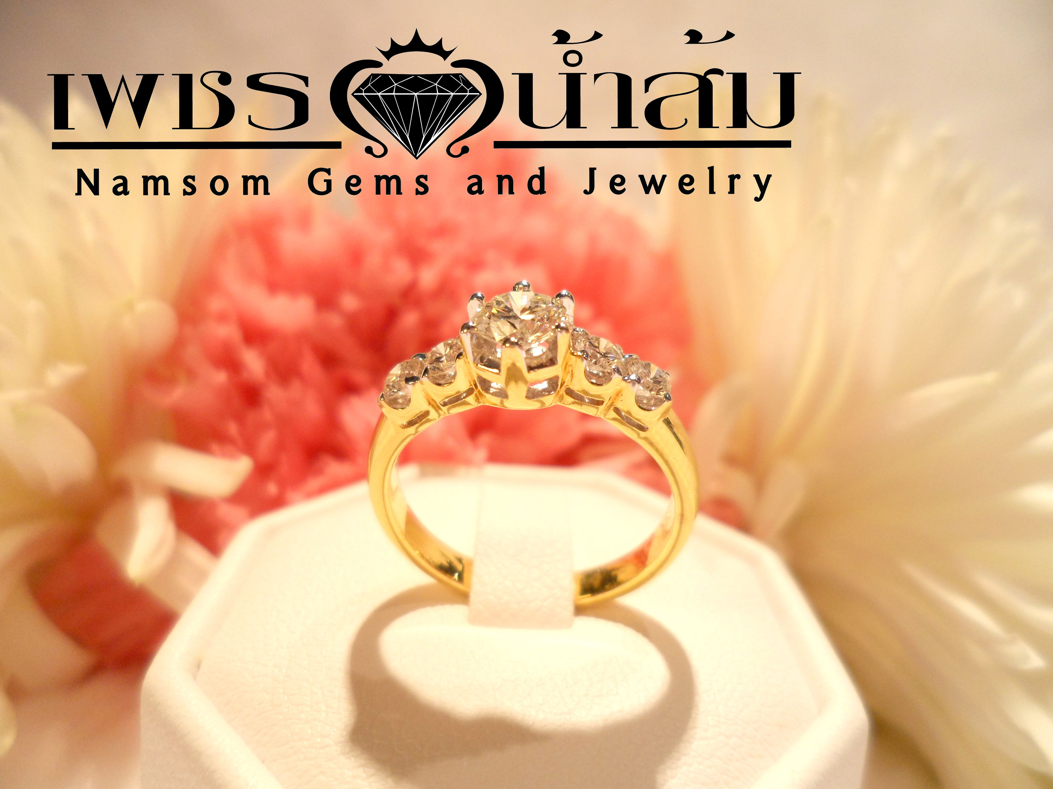 แหวนเพชรแท้ แหวนเชิด เพชรหัวแหวนสูงเด่นพิเศษ ประดับด้วยเพชรข้าง เพชรแท้ 1 - 0.36ct / 4 - 0.28ct