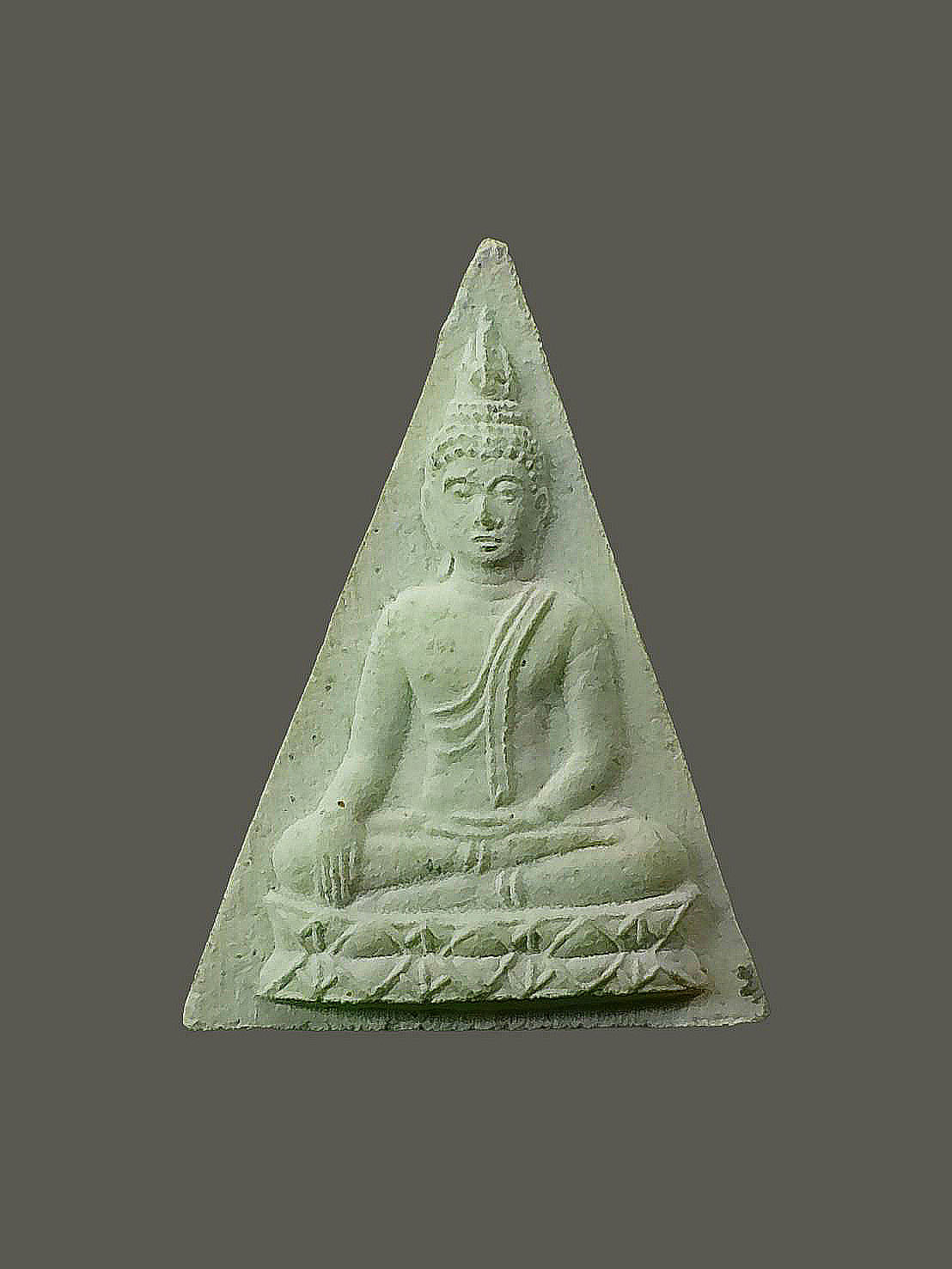 พระพิมพ์นางพญาเนื้อผงพุทธคุณสร้างและปลุกเสกโดยหลวงปู่เรือง อาภัสสะโร ปูชนียสถานเขาสามยอด อ.เมือง จ.ลพบุรี พุทธคุณ เมตตามหานิยม แคล้วคลาดปลอดภัย โชคลาภเงินทองเจริญรุ่งเรือง