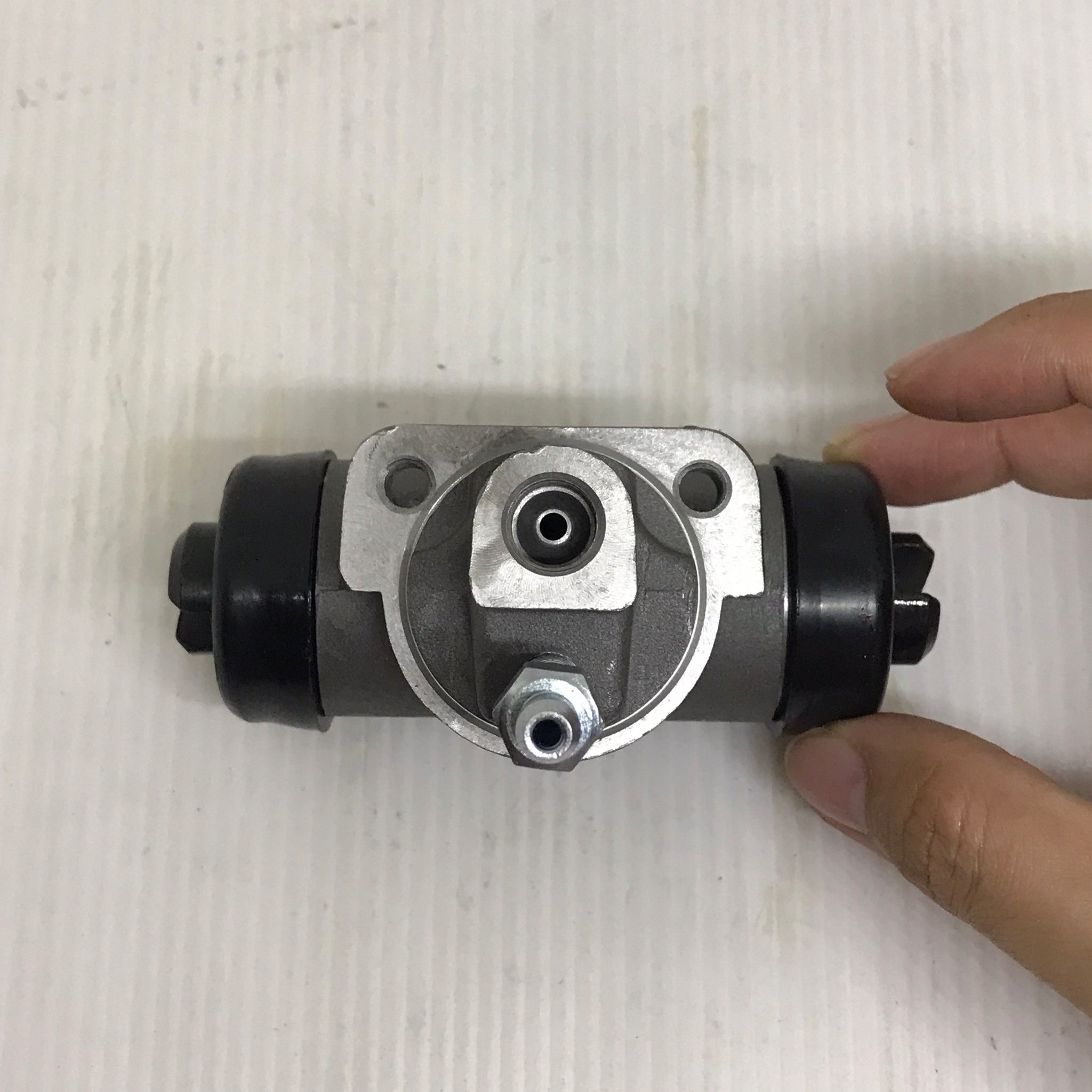 กระบอกเบรคหลัง NISSAN BIG.M / BDI / นิสสัน บีดีไอ / ซ้าย/ขวา (15/16) / 44100-08G12 / ยี่ห้อ BOSCH / (Brake Wheel Cylinder)