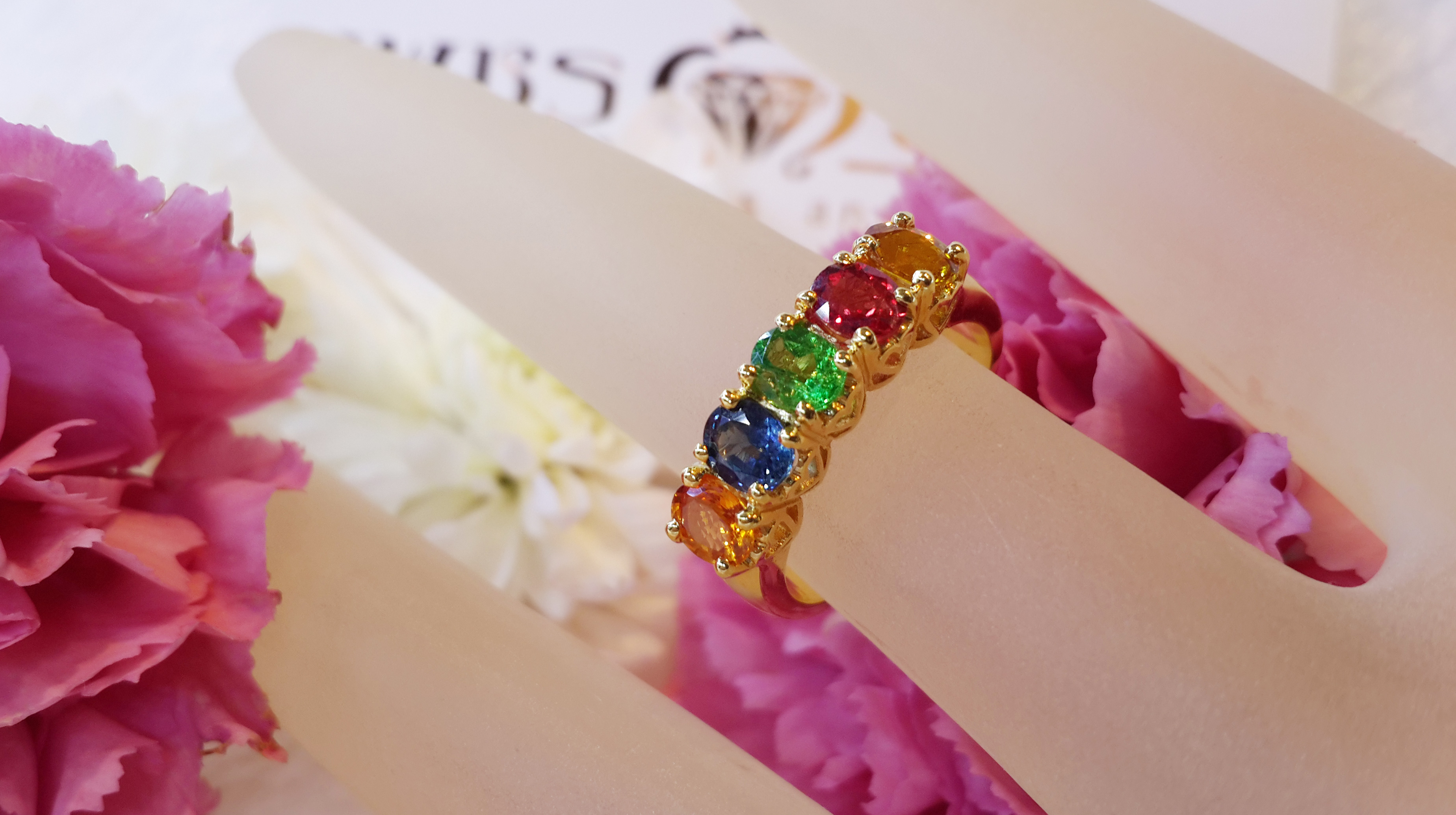 แหวนสลับสีดูสดใส